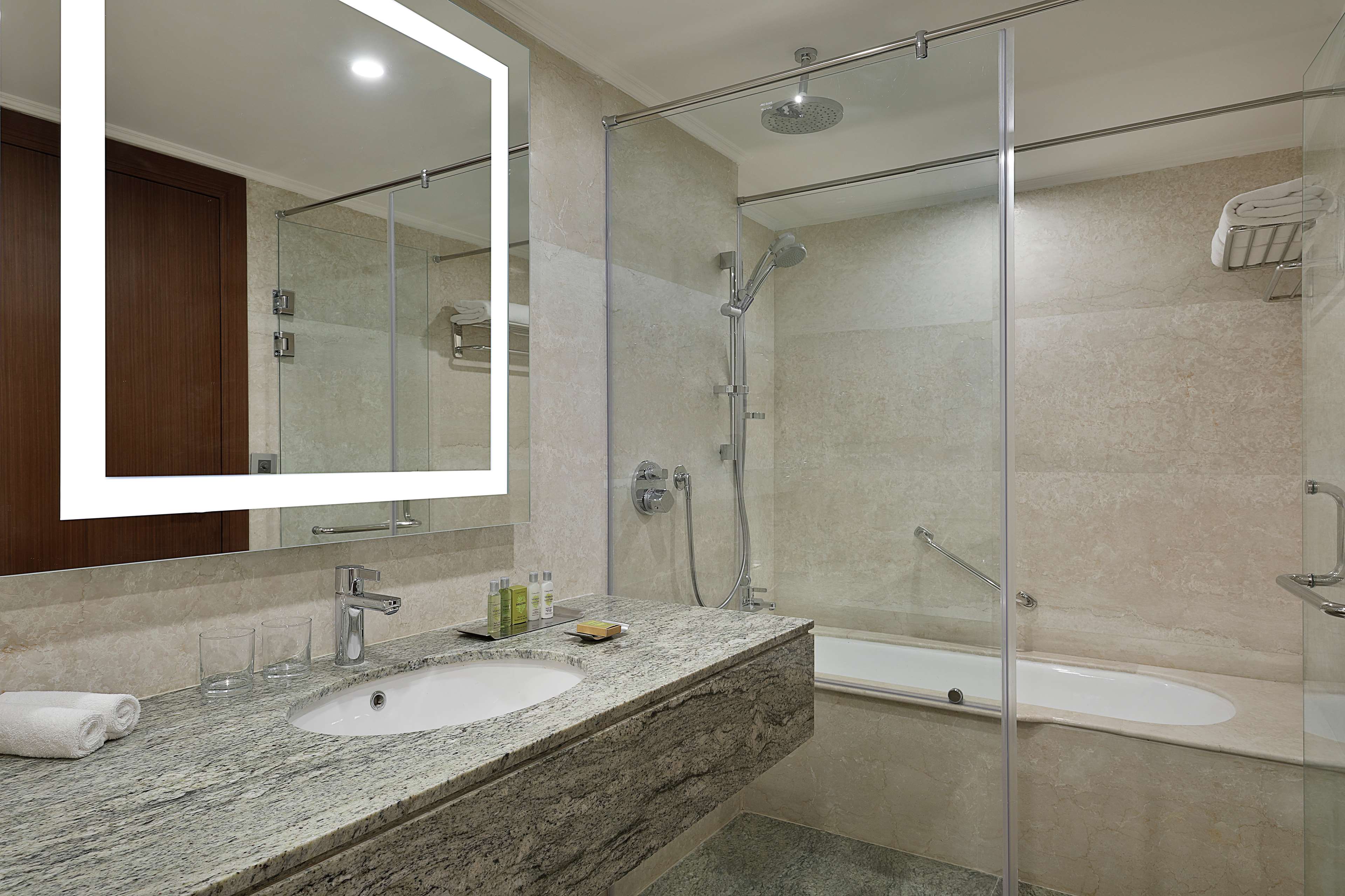 Hilton Hurghada Plaza Room Type - KING DELUXE ROOM WITH VIEW