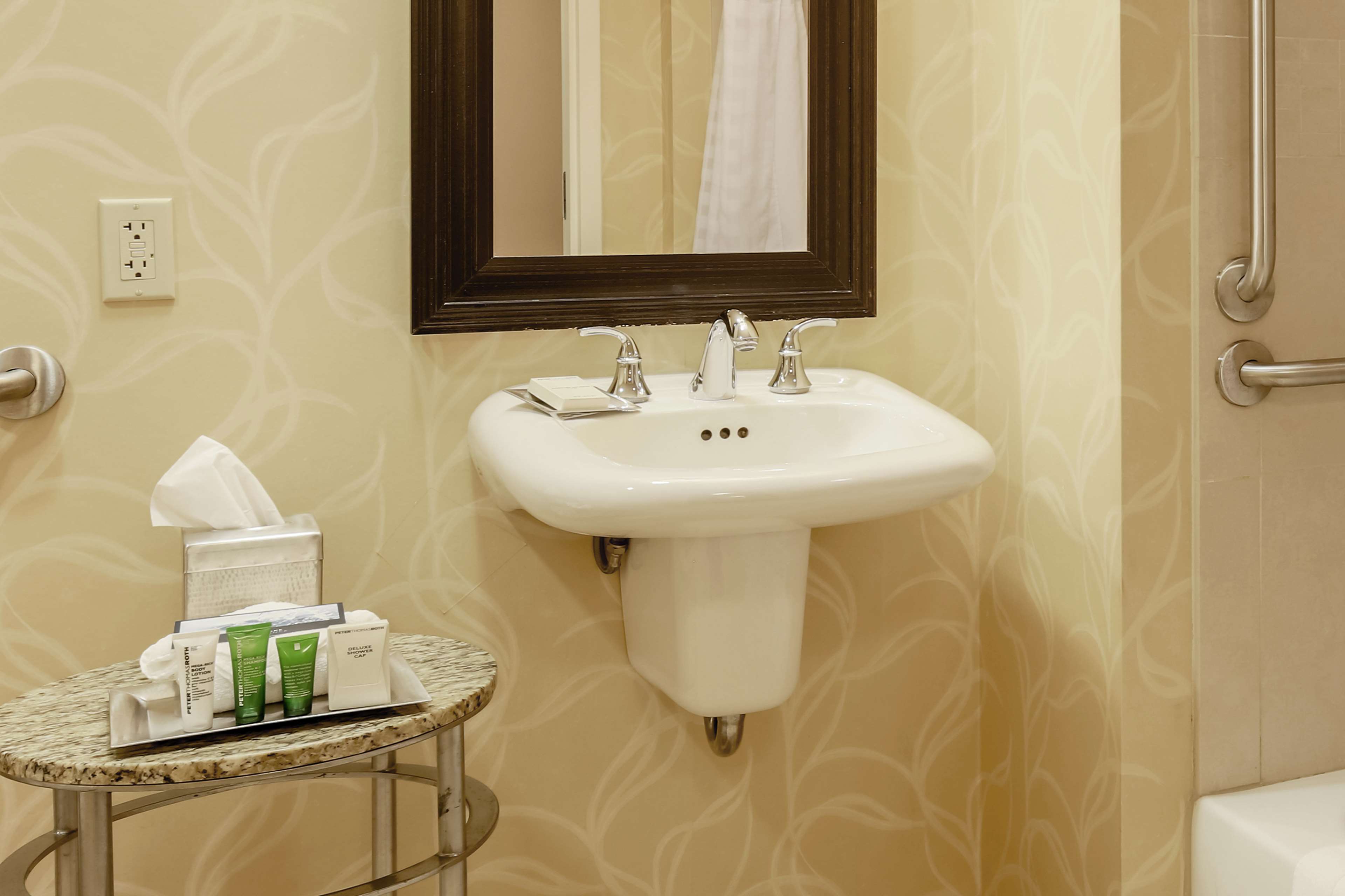 Hilton Branson Convention Center Room Type - 2 QUEEN BEDS WITH BALCONY
