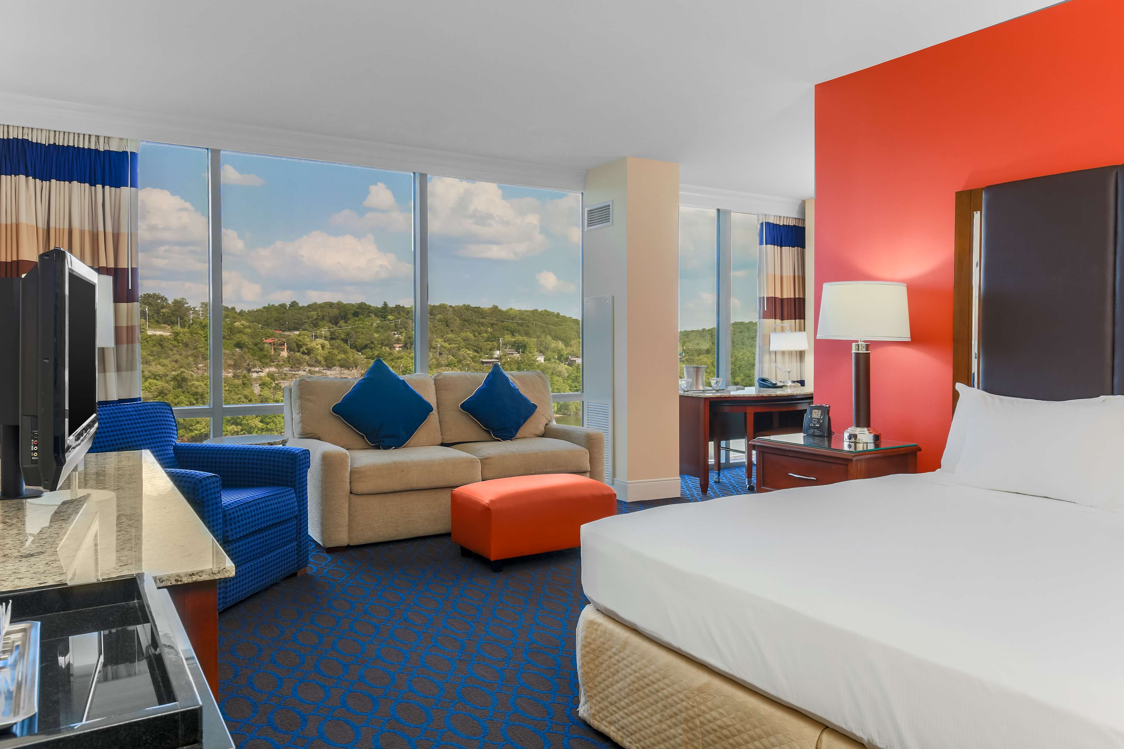 Hilton Branson Convention Center Room Type - 1 KING BED WITH BALCONY