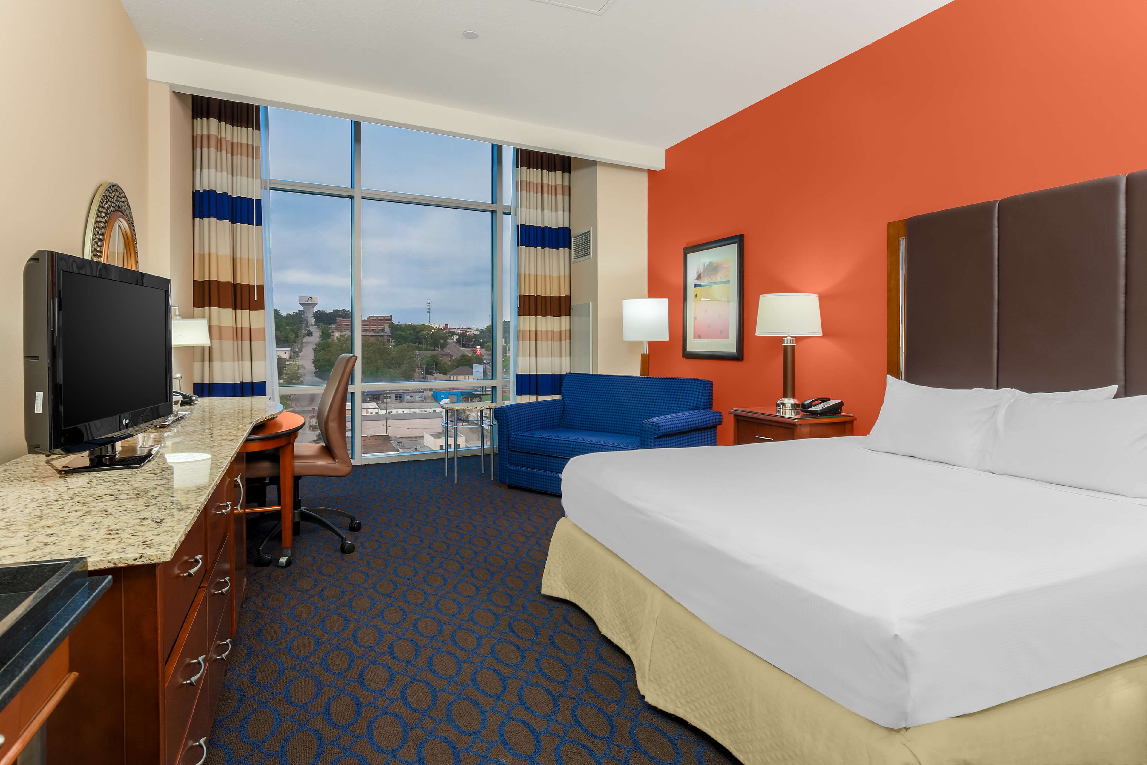 Hilton Branson Convention Center Room Type - 1 KING DLX ACC W  RI SHWR