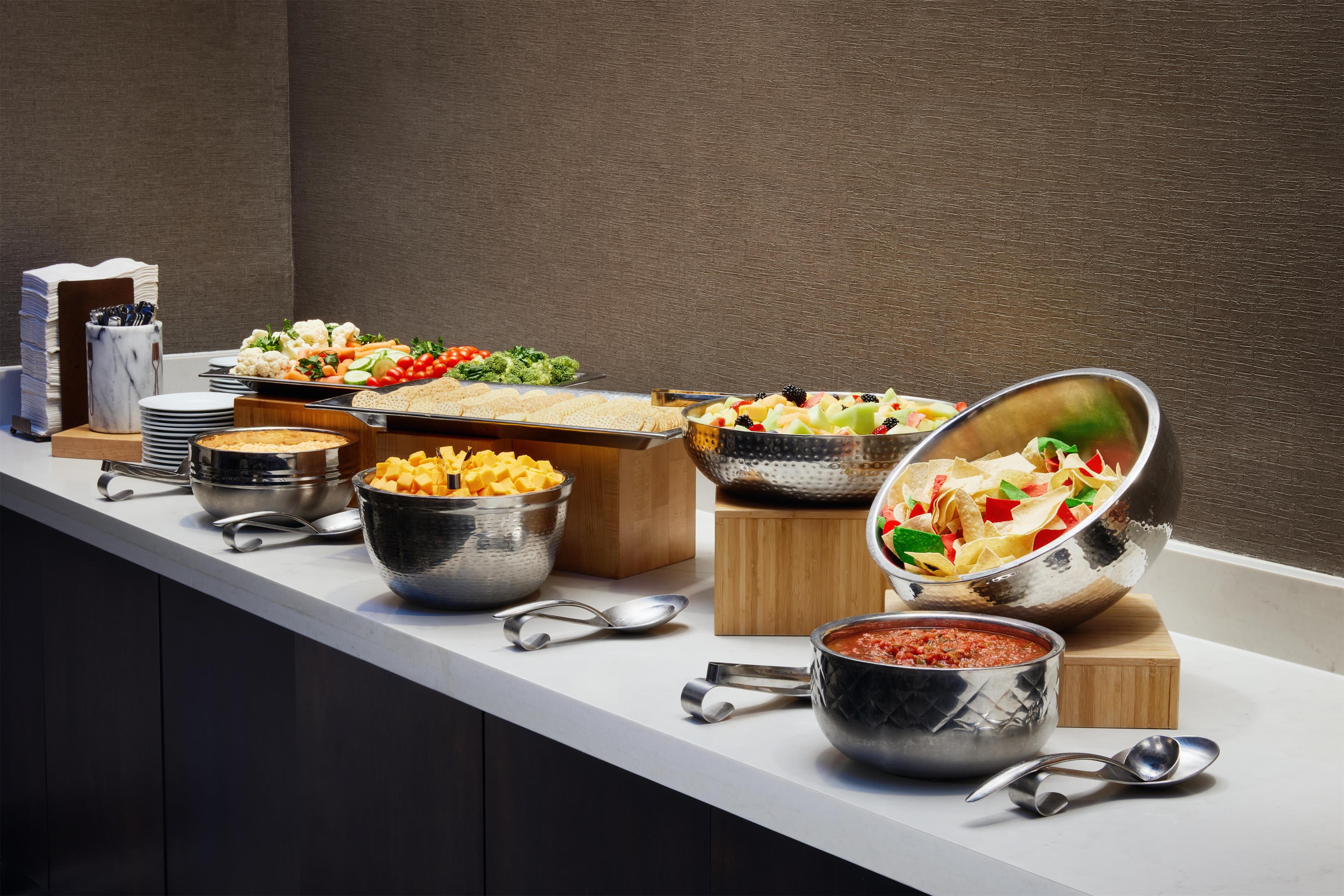 Restaurant | Embassy Suites by Hilton Huntsville