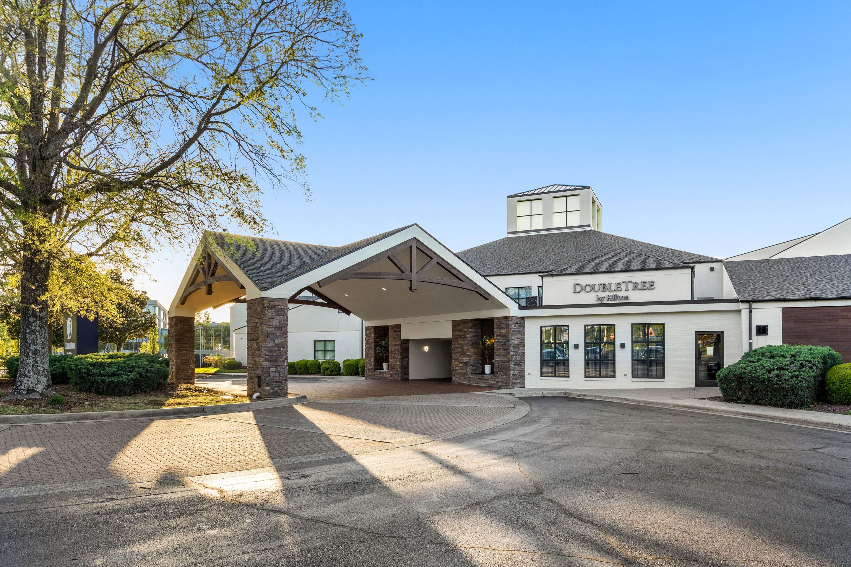 Exterior | DoubleTree Suites by Hilton Hotel Huntsville South