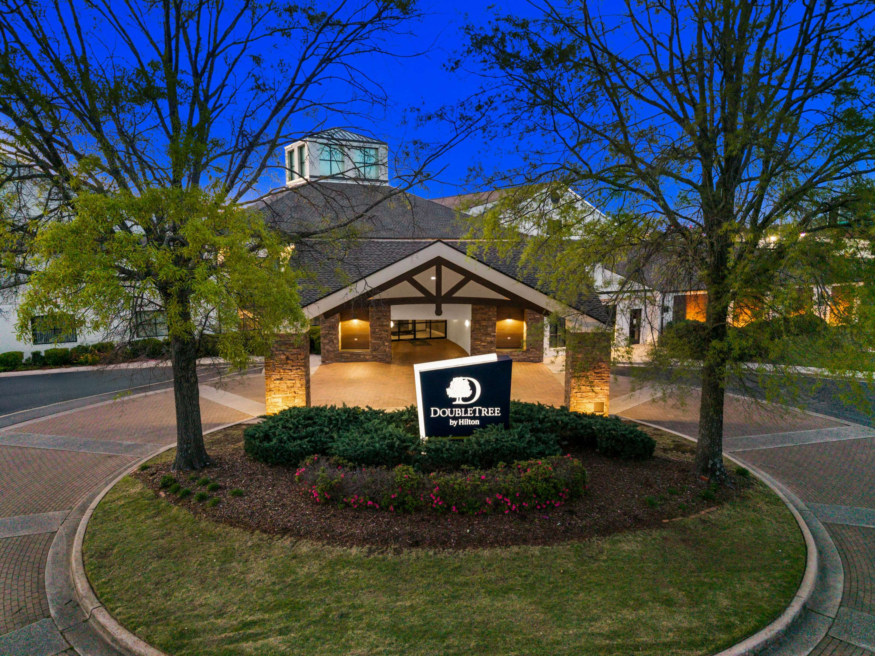 Exterior | DoubleTree Suites by Hilton Hotel Huntsville South