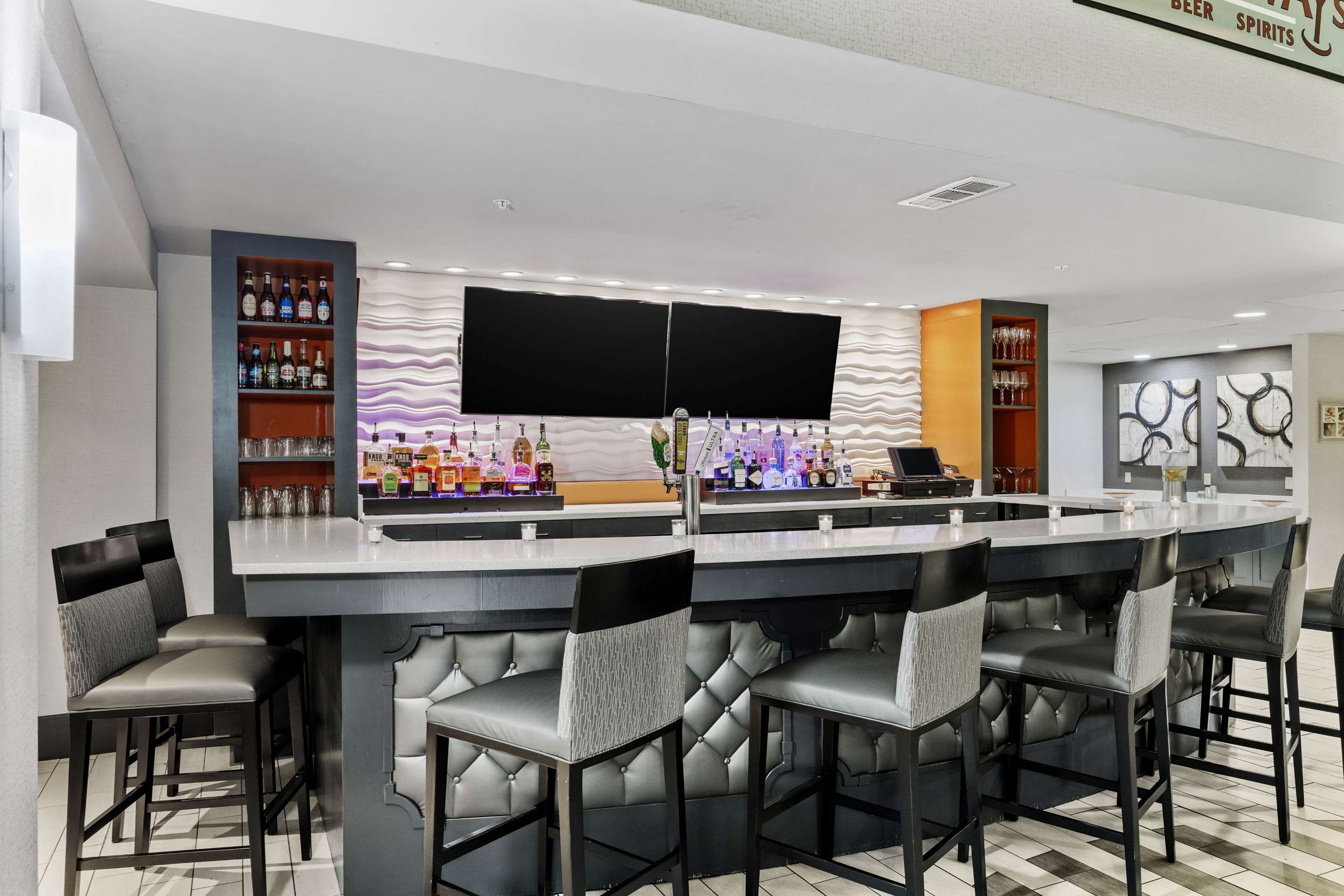 BarLounge | DoubleTree Suites by Hilton Hotel Huntsville South