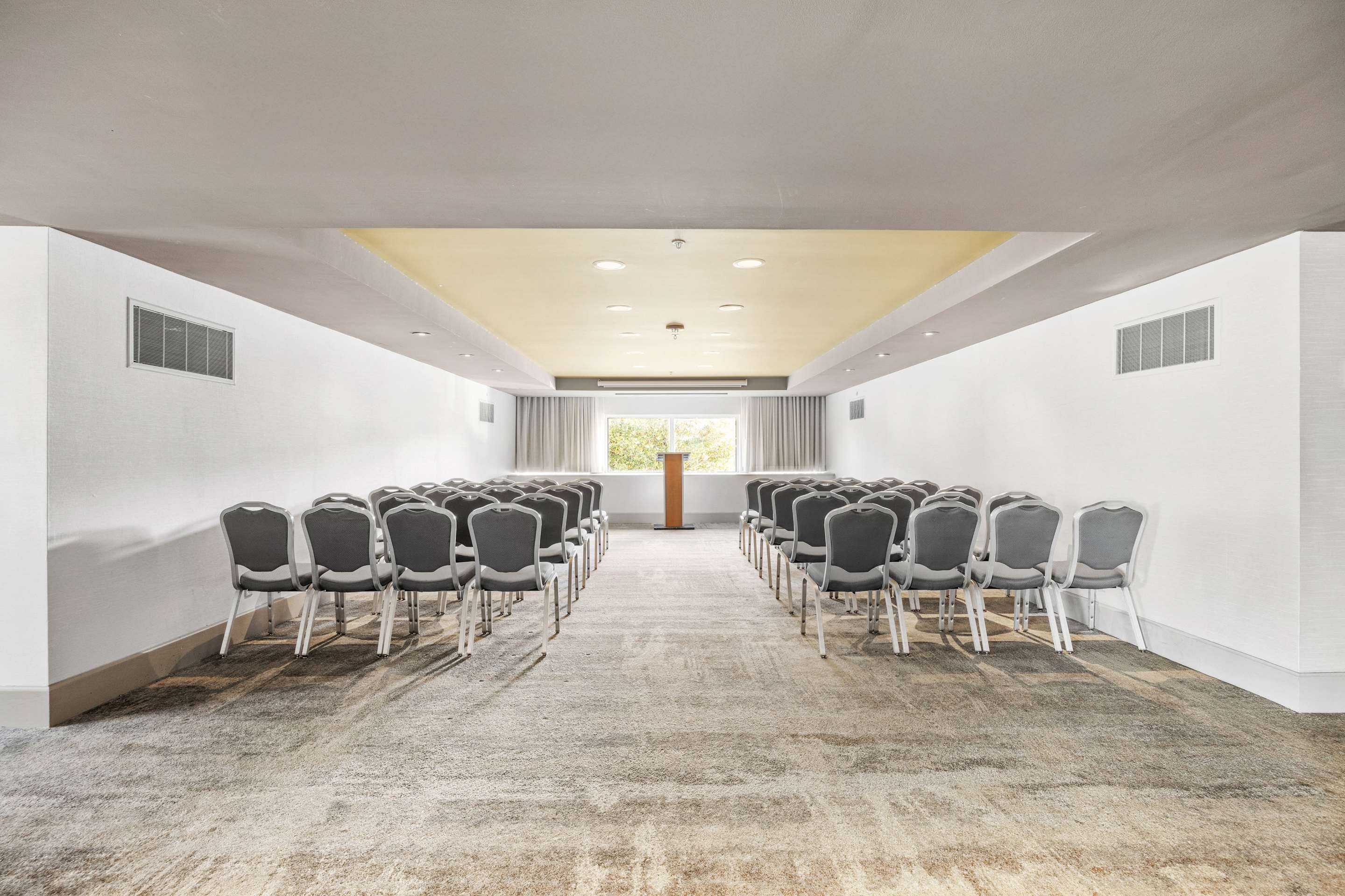 Meeting Room | DoubleTree Suites by Hilton Hotel Huntsville South