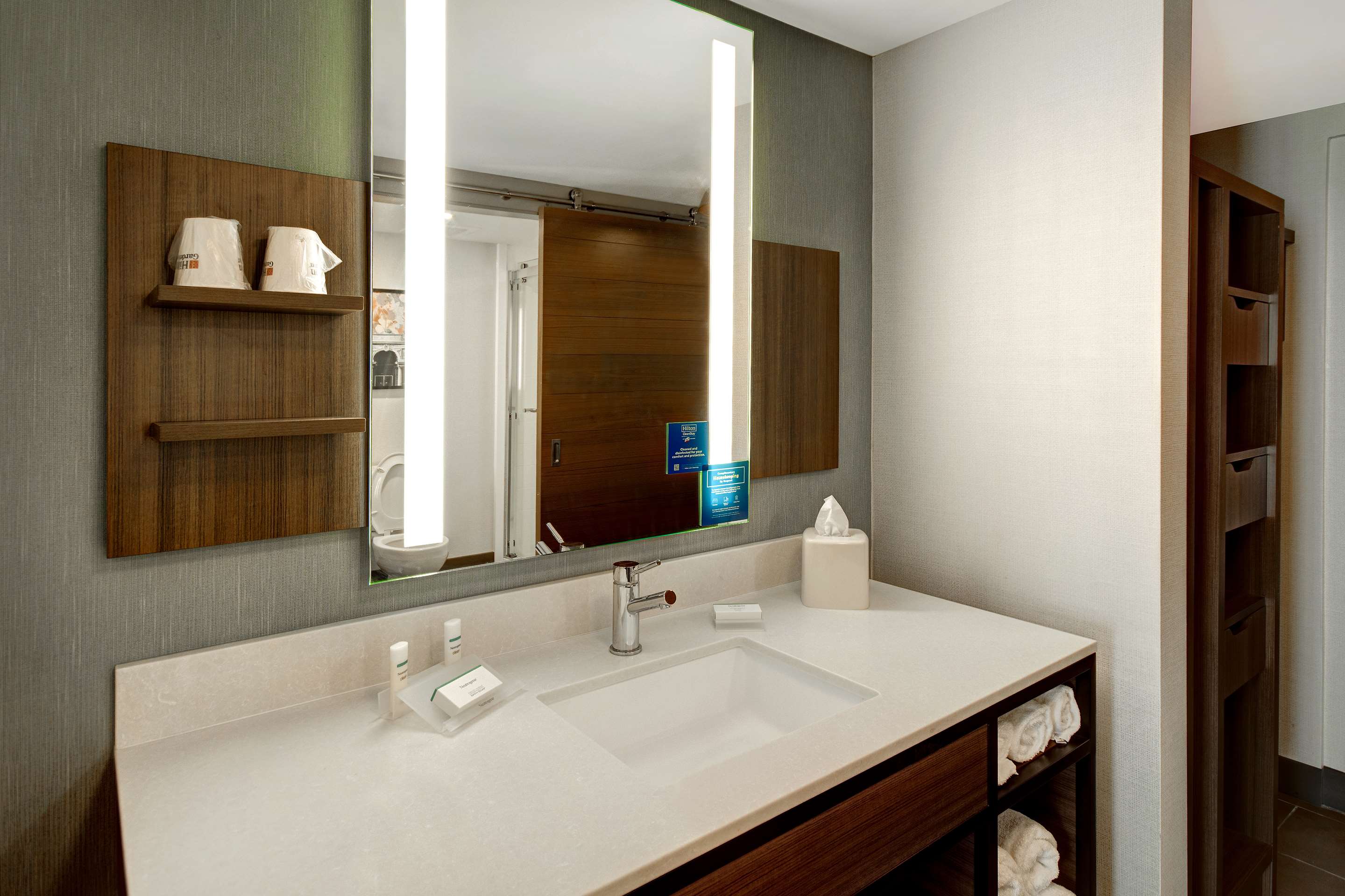Guest room bath