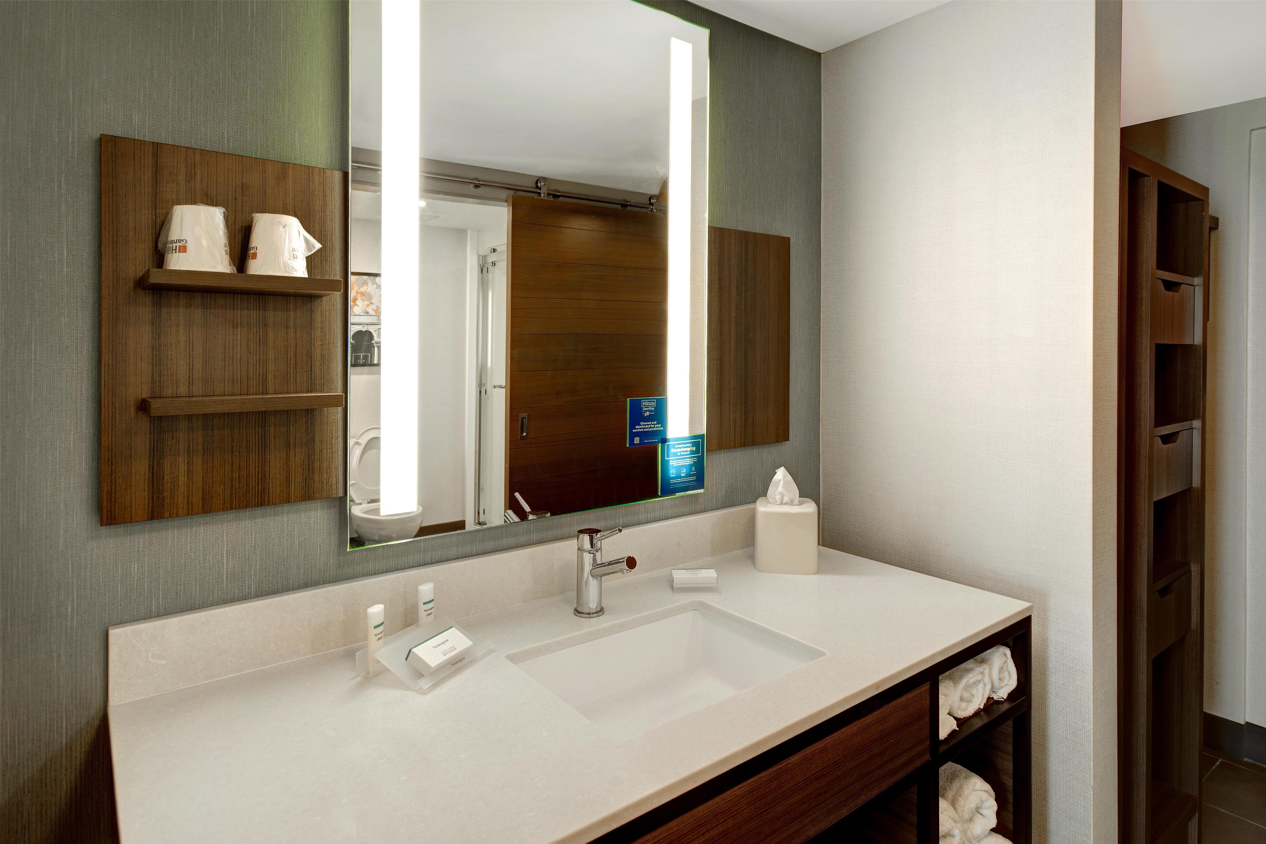 Guest room bath