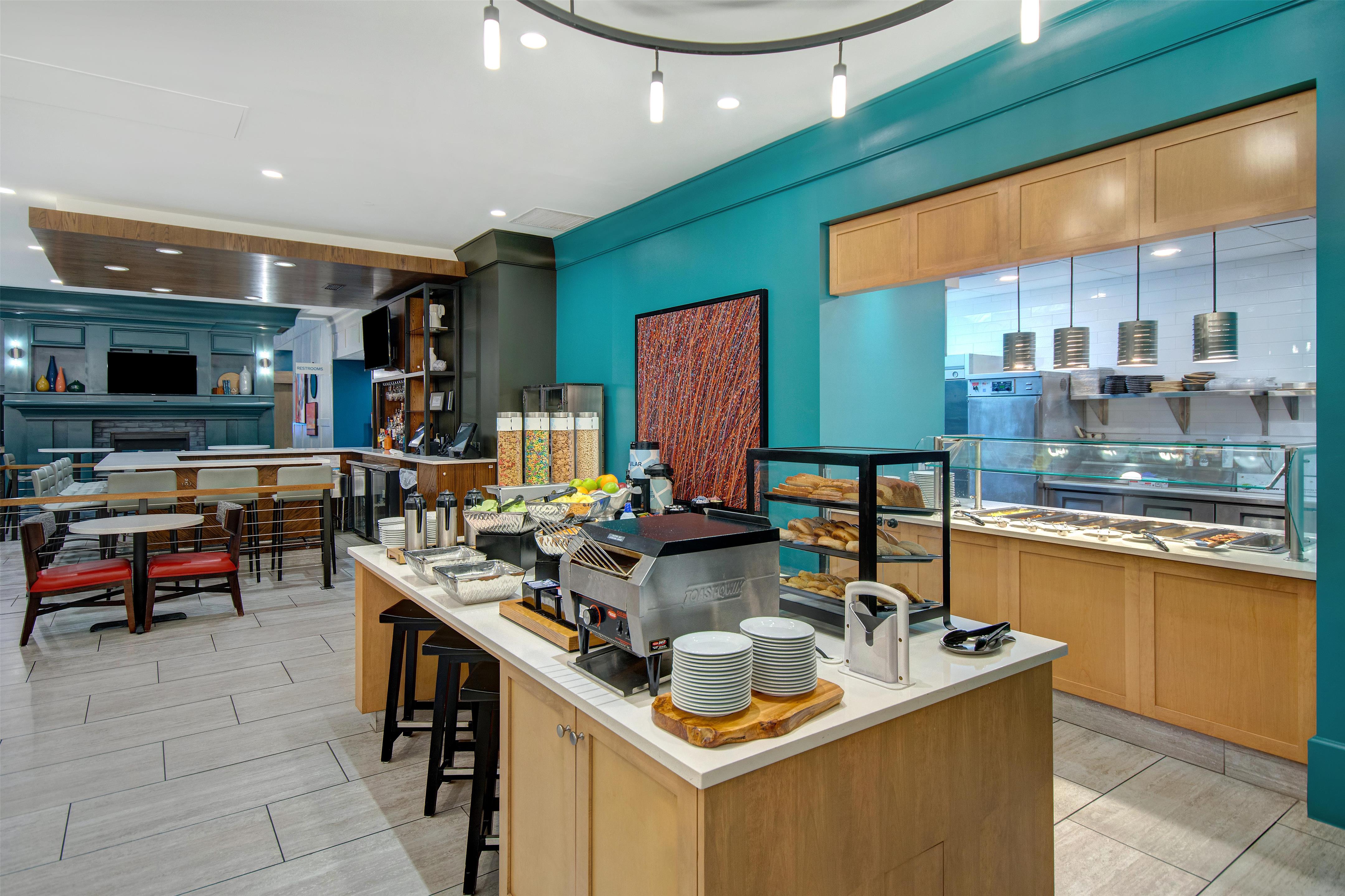 Breakfast Area | Hilton Garden Inn Terre Haute