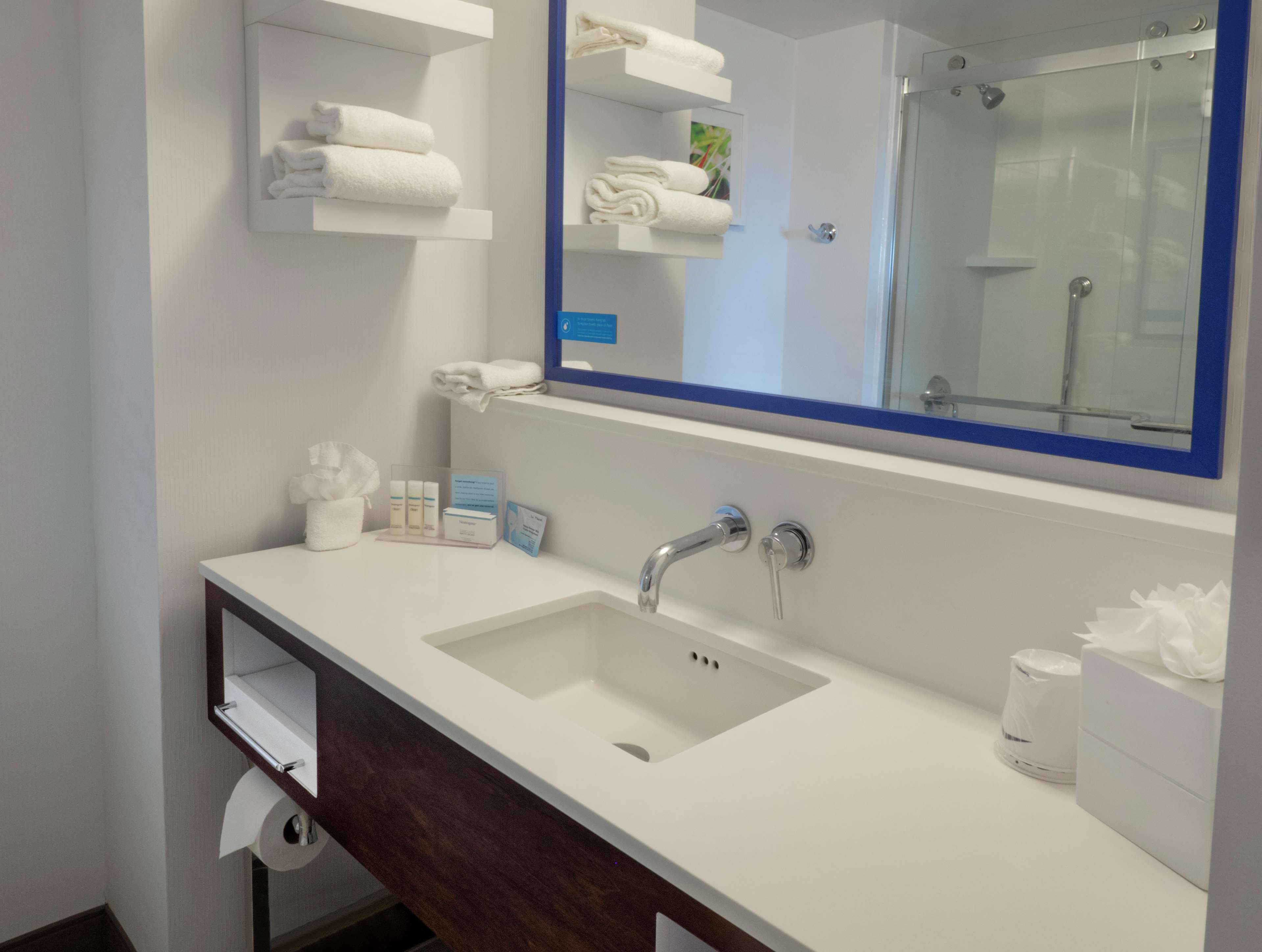 Hampton Inn by Hilton Hazleton Room Type - 1 KING STUDY VIEW-NONSMKG