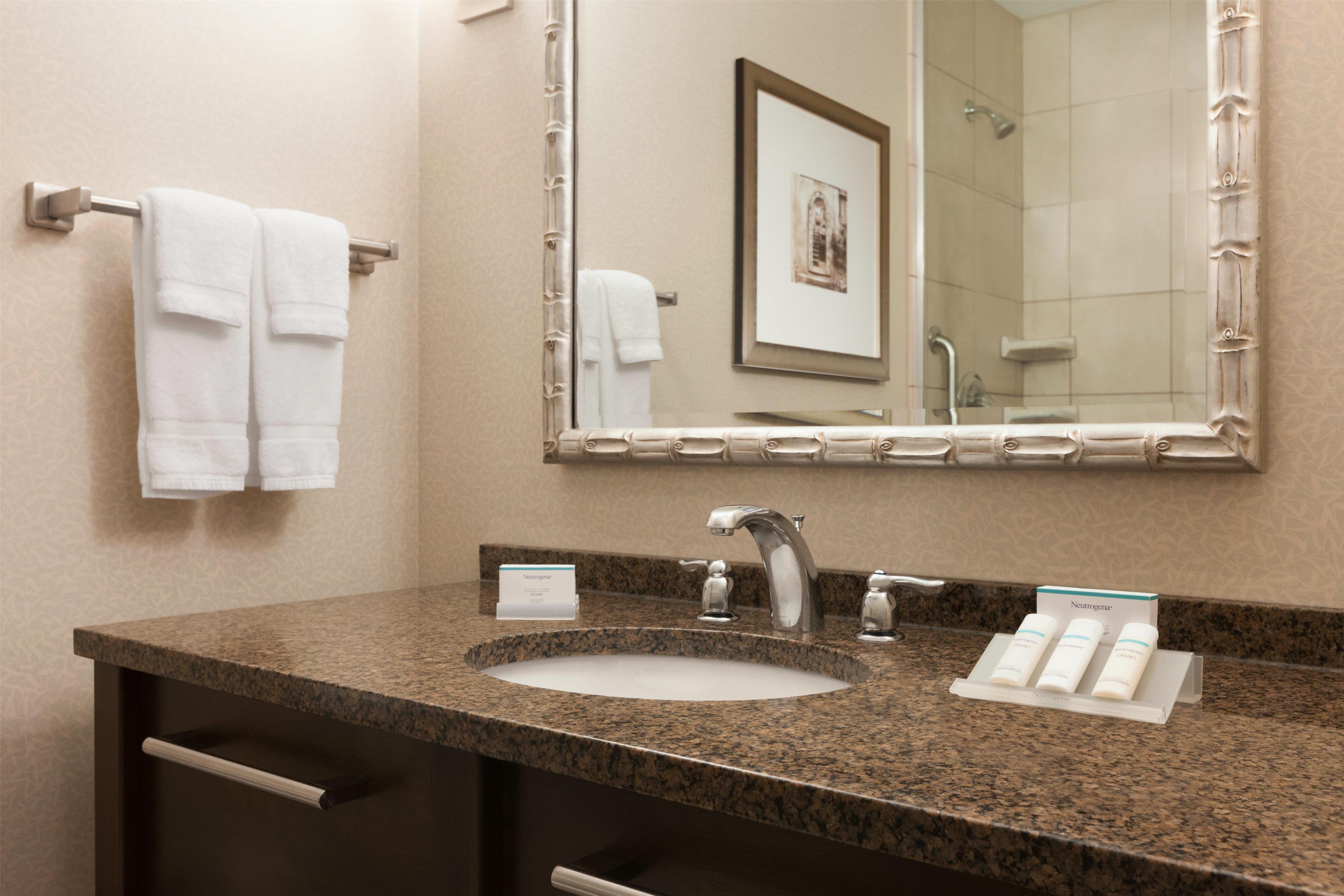 Guest room bath
