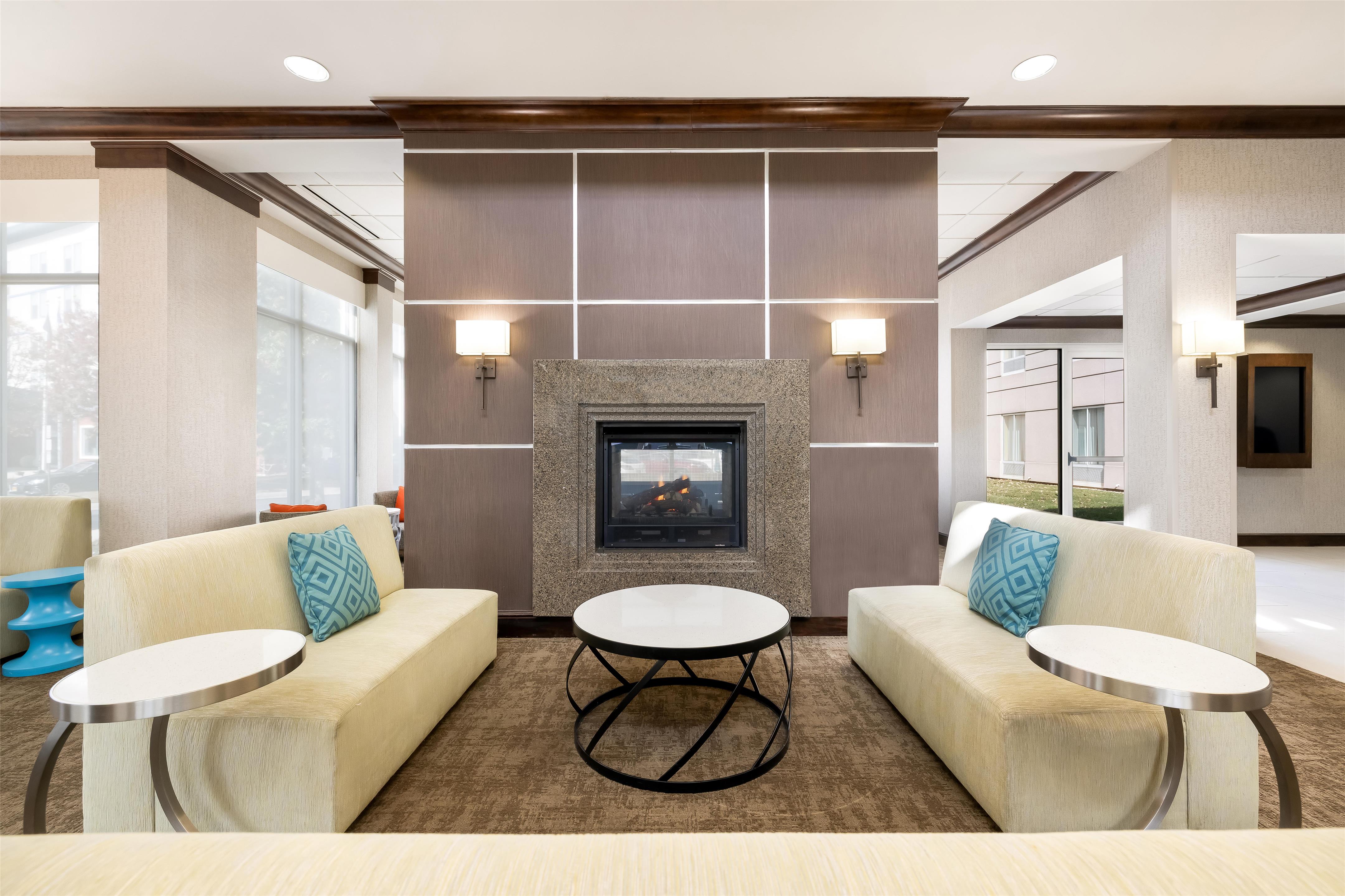 Lobby | Hilton Garden Inn Dulles North