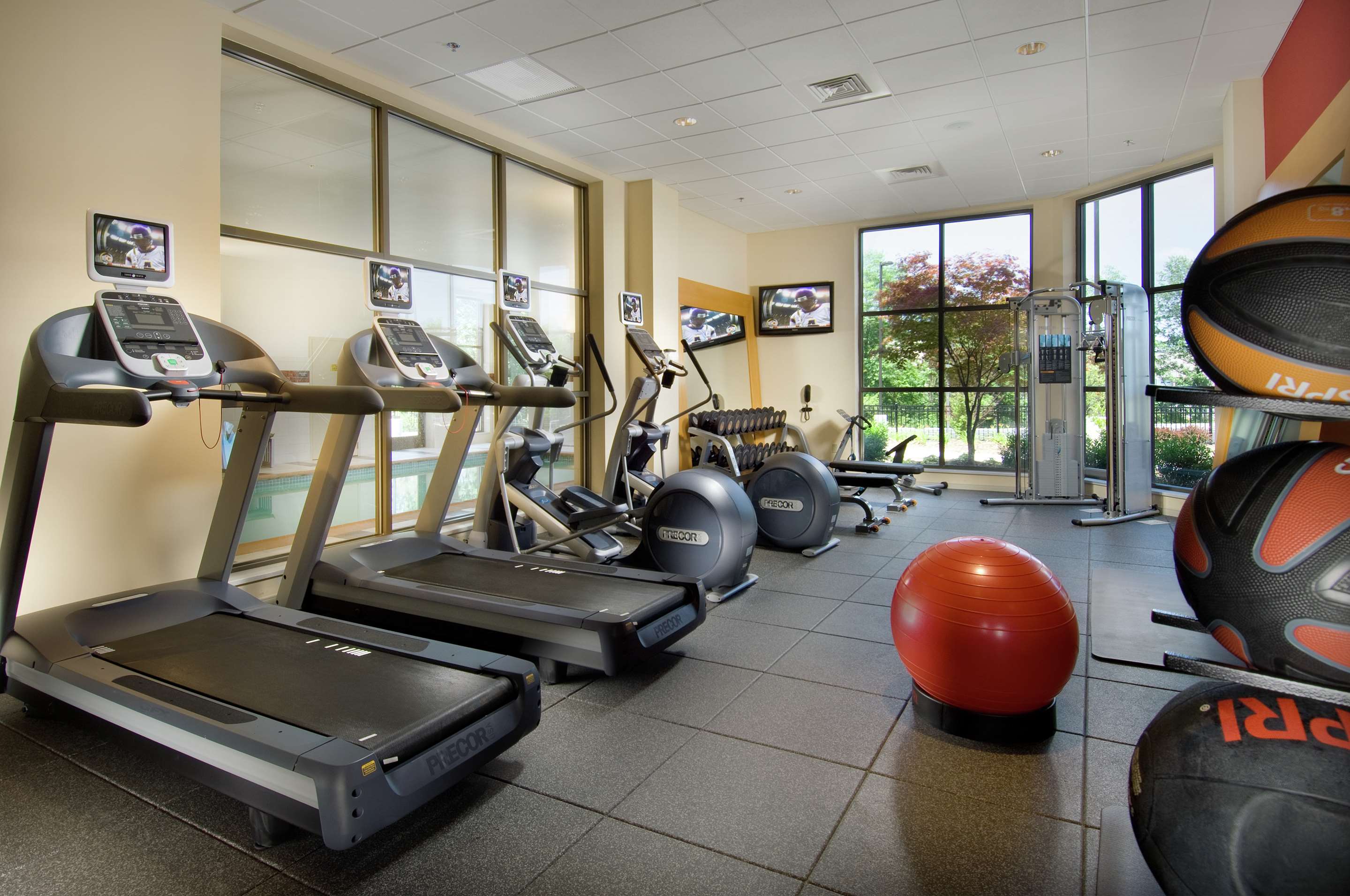 Health club fitness center gym | DoubleTree by Hilton Sterling - Dulles Airport