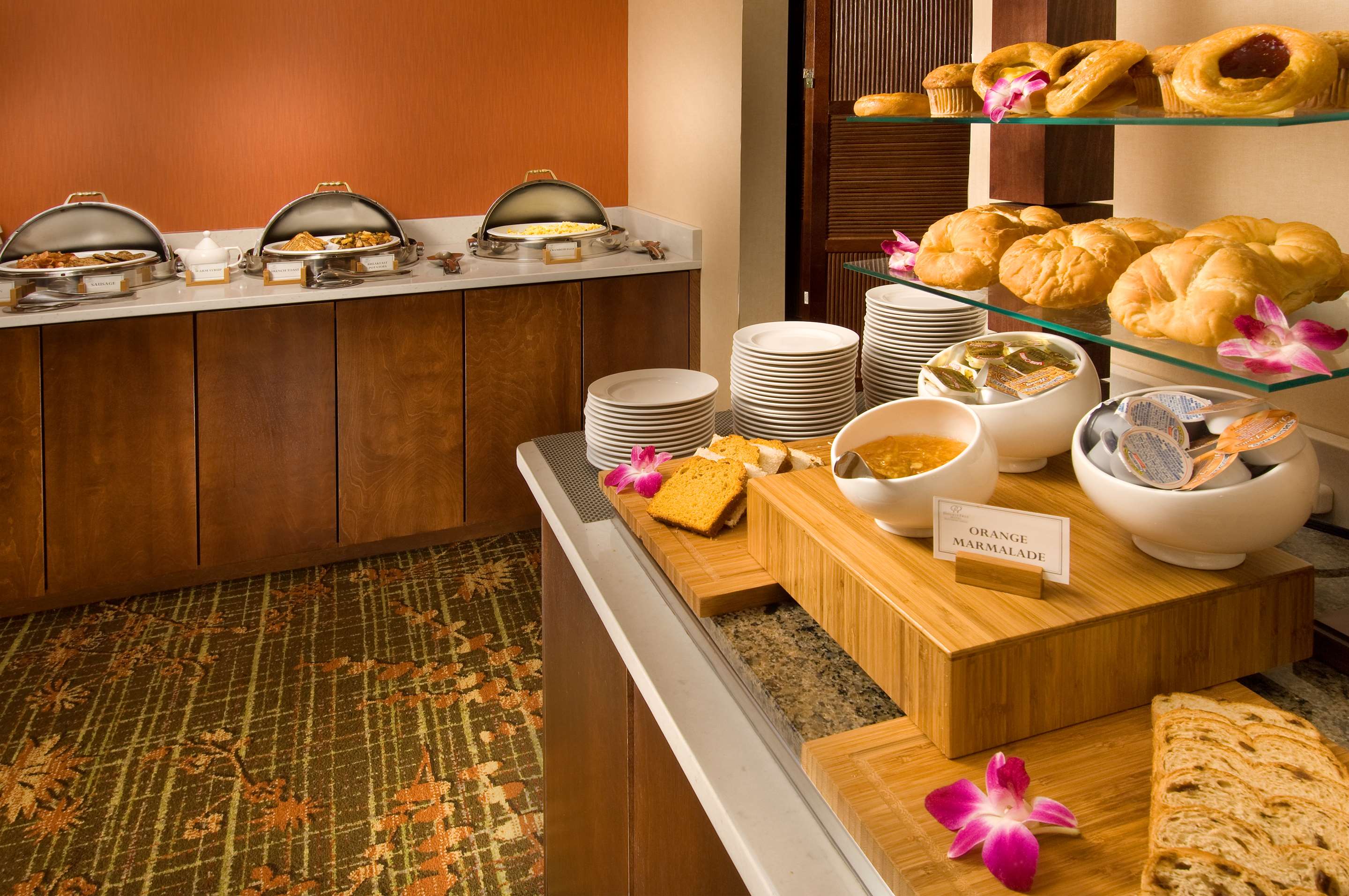 Breakfast Area | DoubleTree by Hilton Sterling - Dulles Airport