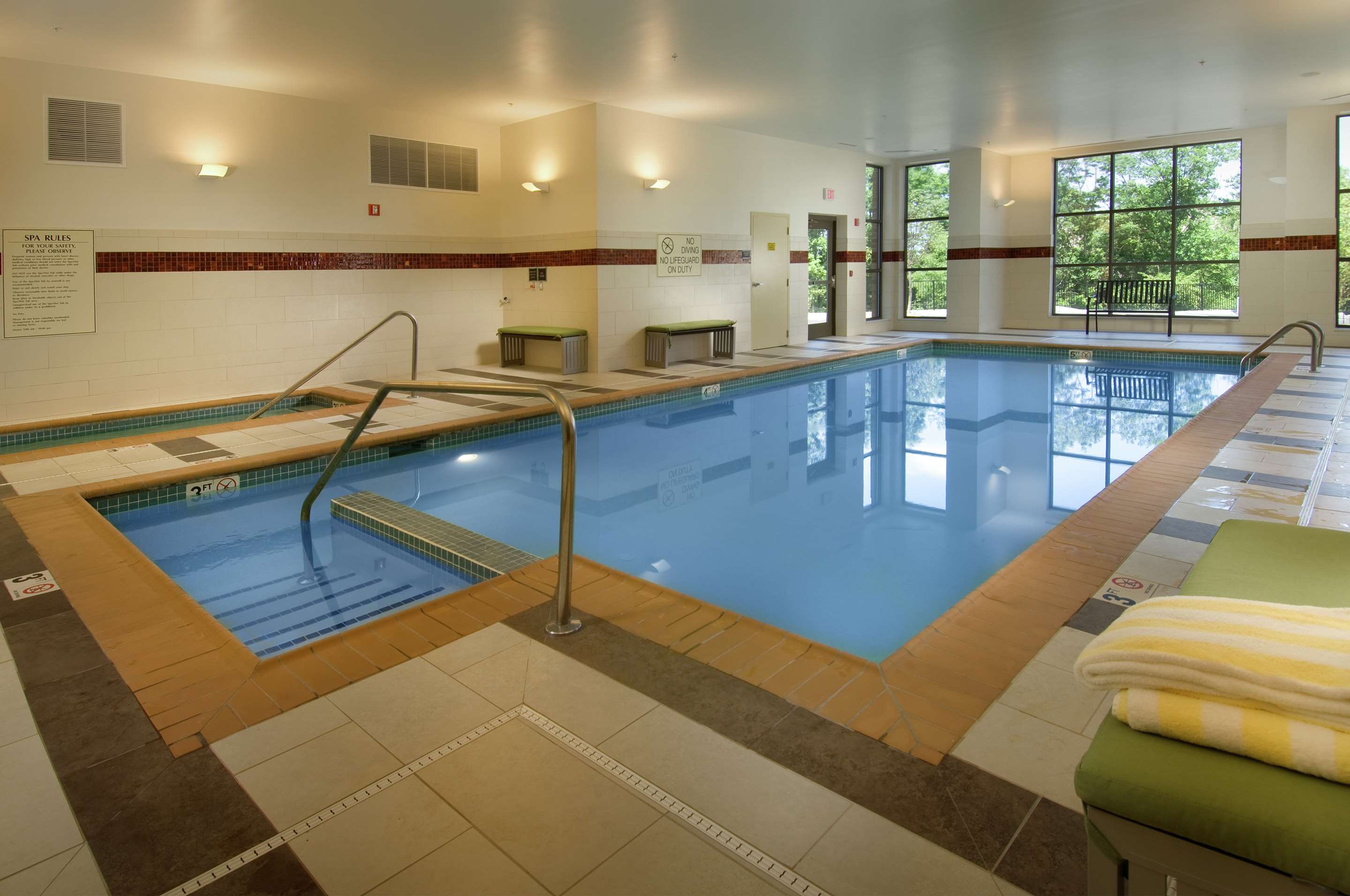 Pool | DoubleTree by Hilton Sterling - Dulles Airport