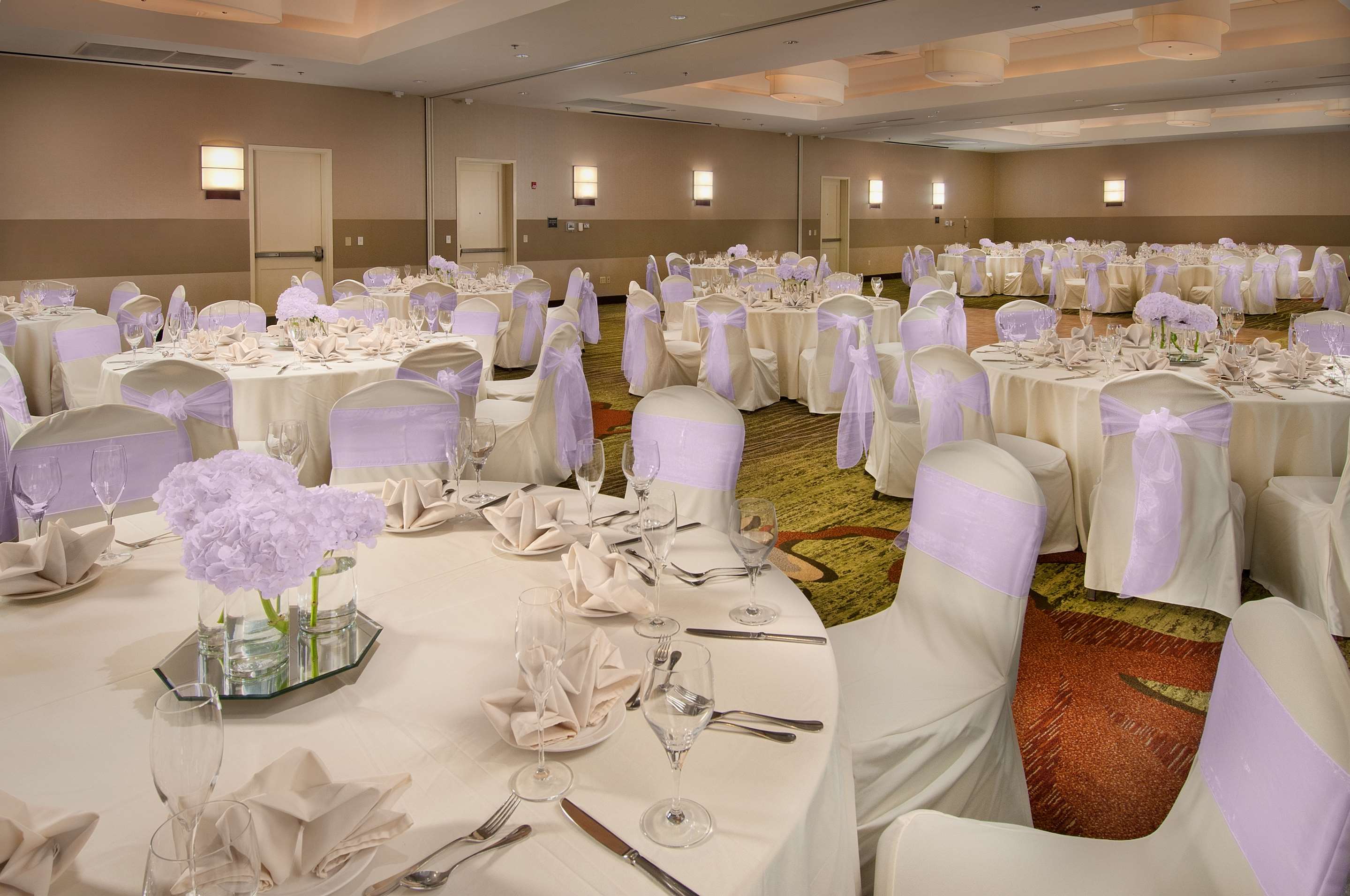 Restaurant | DoubleTree by Hilton Sterling - Dulles Airport