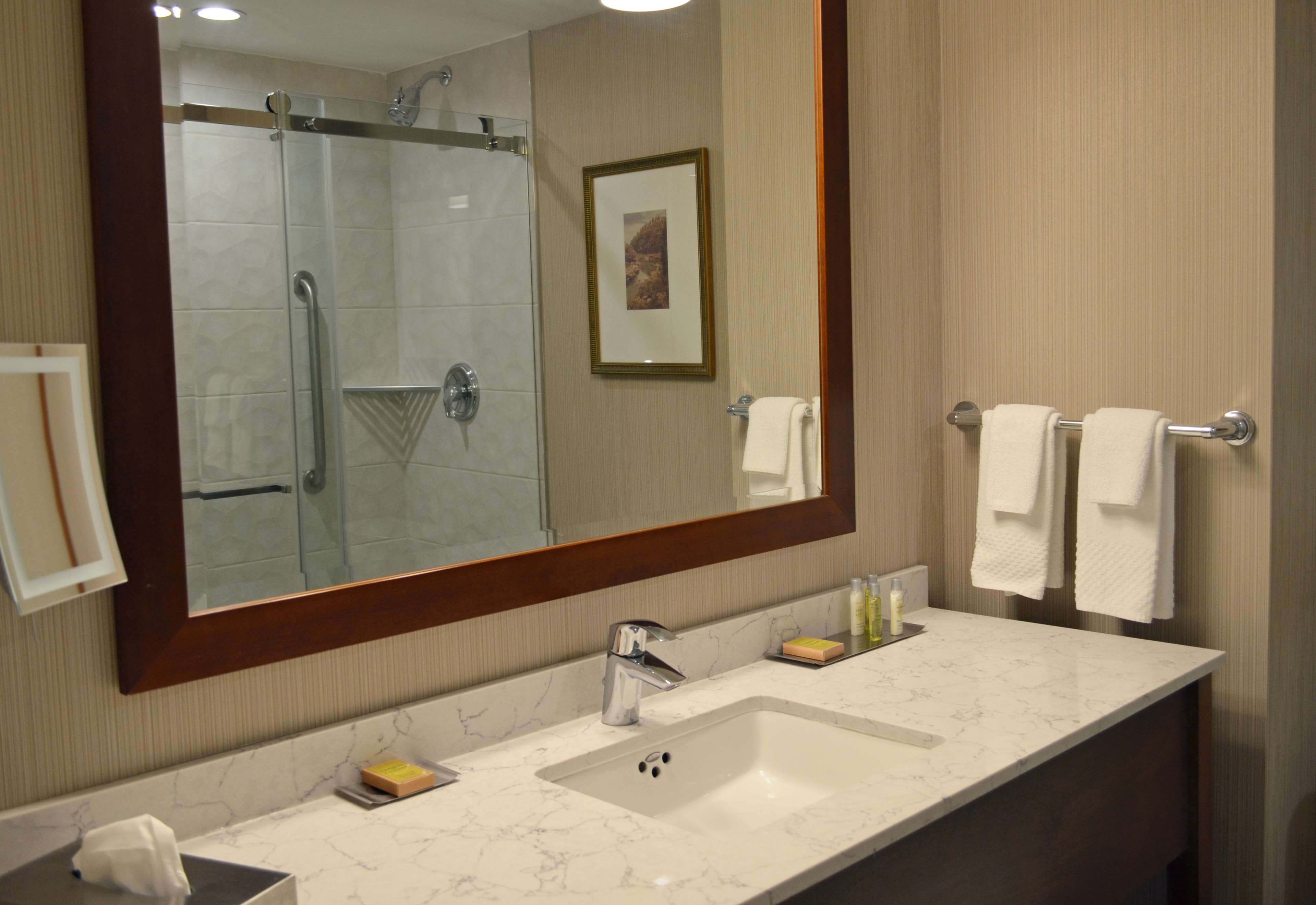 DoubleTree Fallsview Resort & Spa by Hilton Niagara Falls Room Type - 2QN 2ROOM SUITE RIVERVIEW
