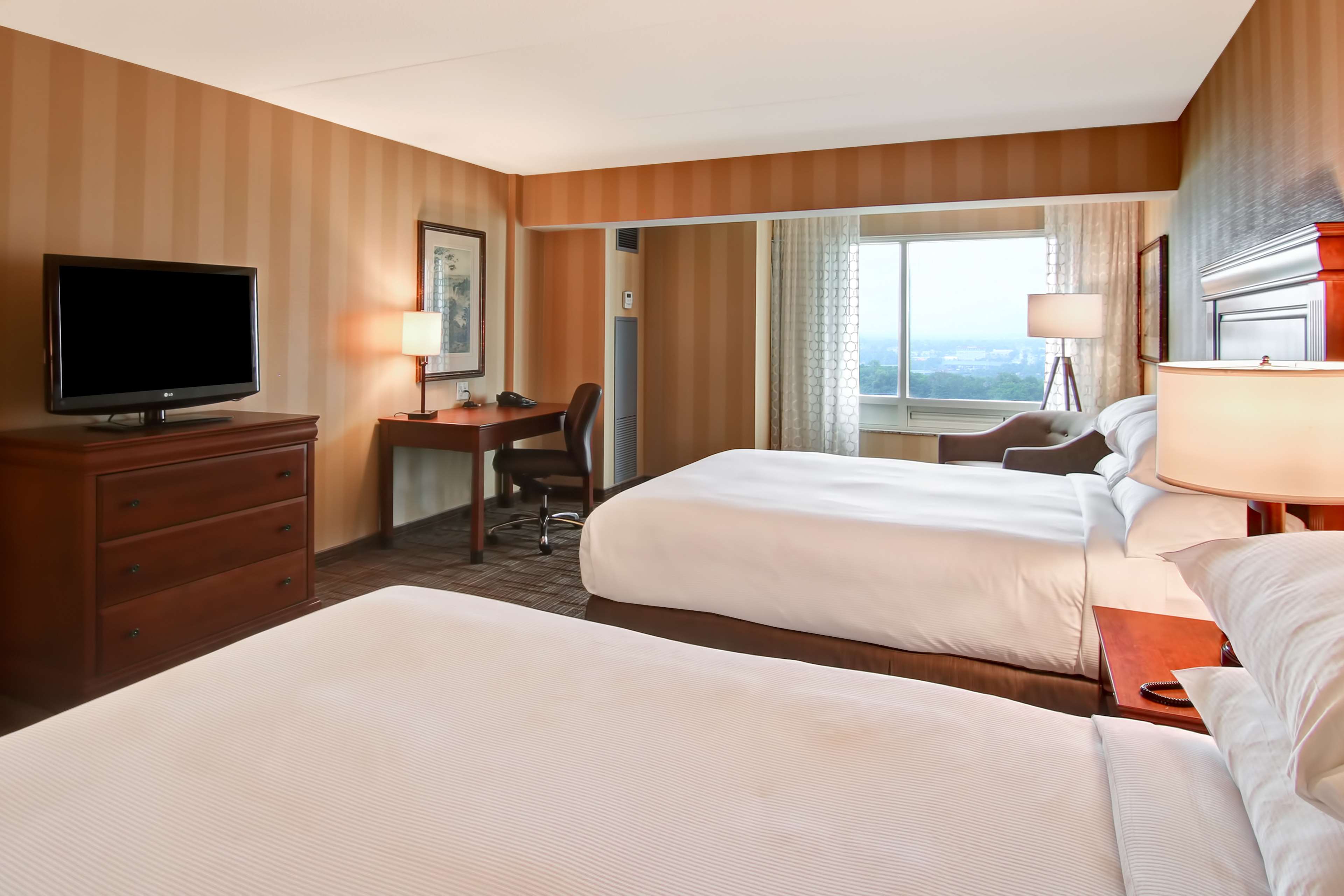 DoubleTree Fallsview Resort & Spa by Hilton Niagara Falls Room Type - 2 QUEEN BEDS RIVERVIEW