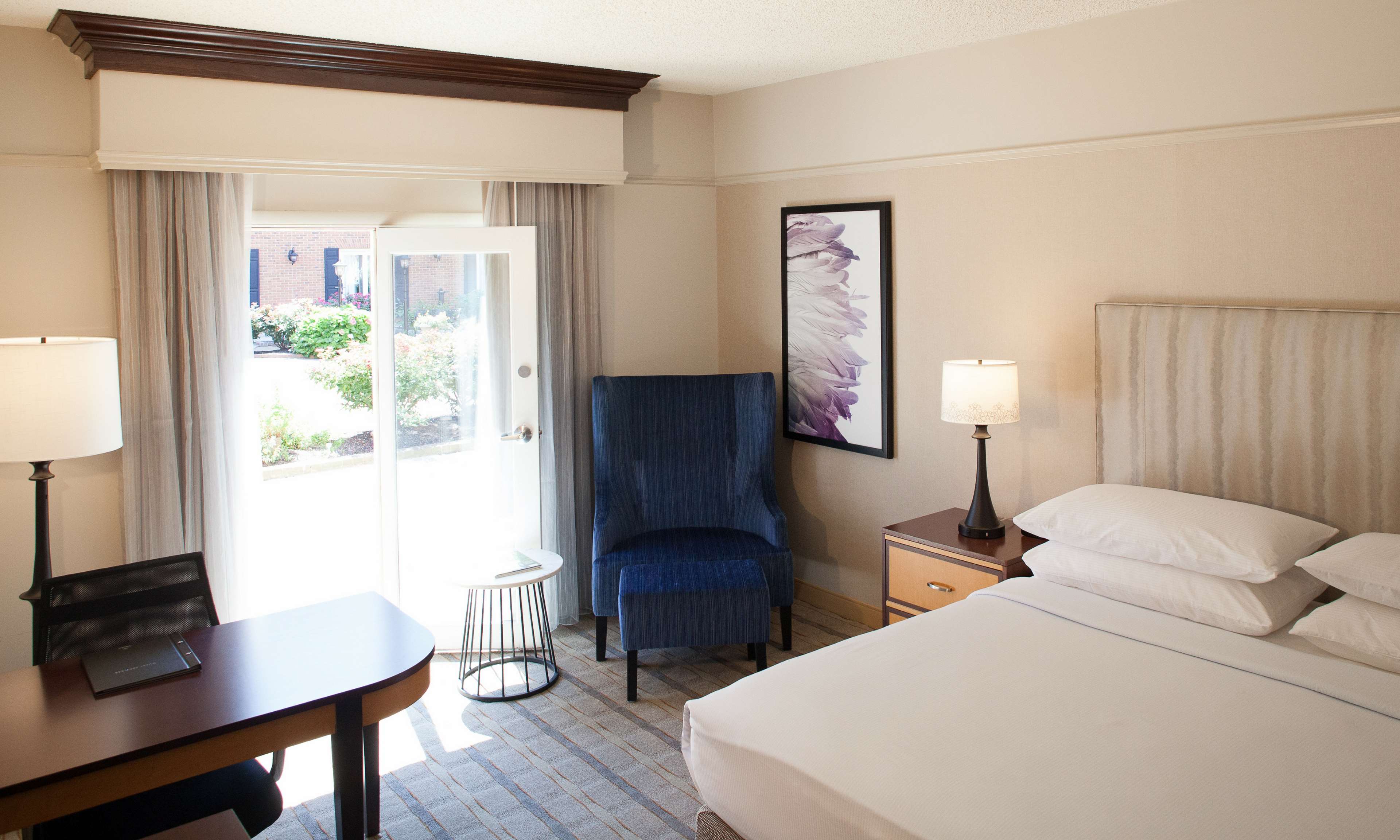 Hilton Wilmington/Christiana Room Type - 1 KING LANAI HEARING ACC