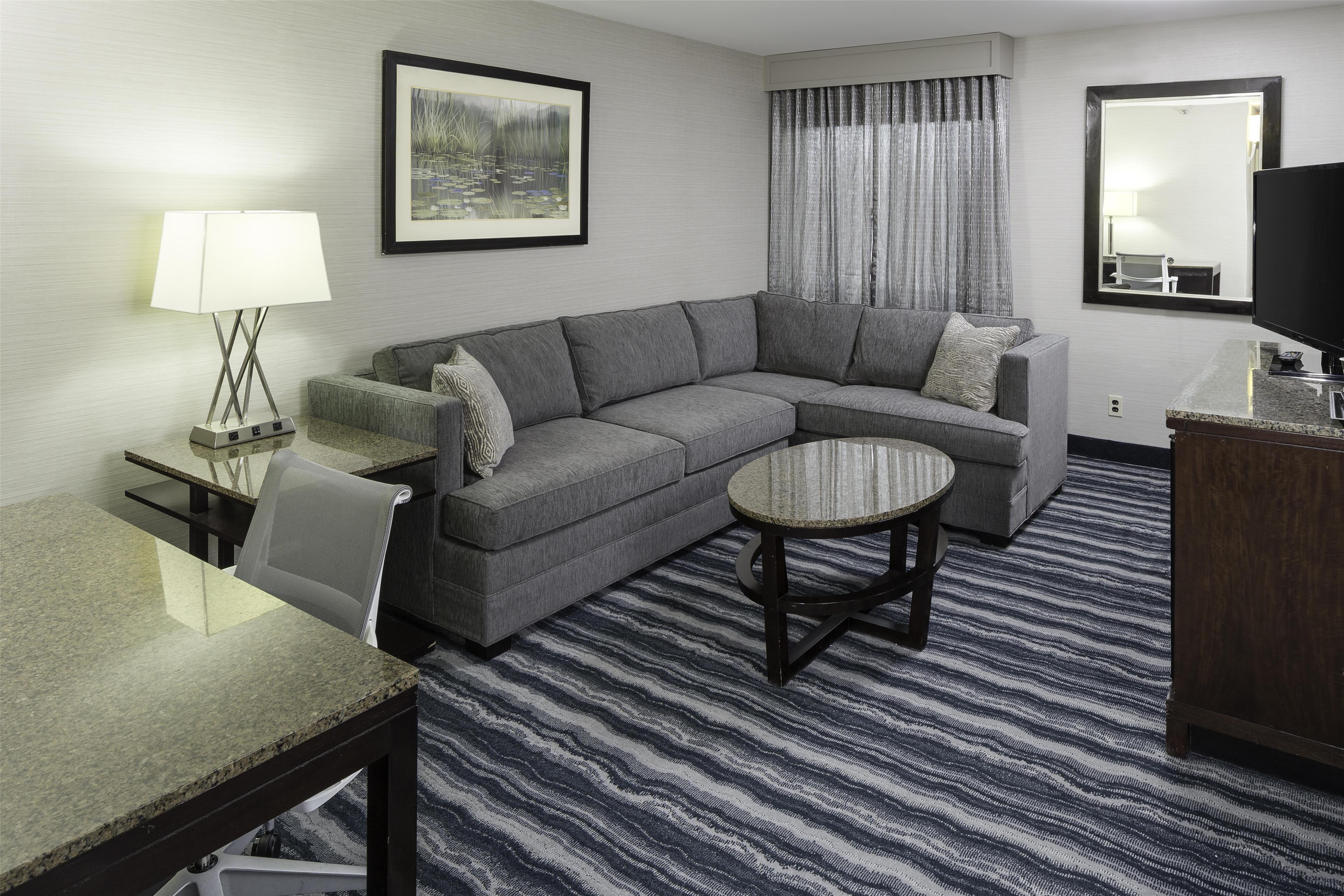 Doubletree By Hilton Wilmington Room Type - 1 KING BED DELUXE SUITE NS