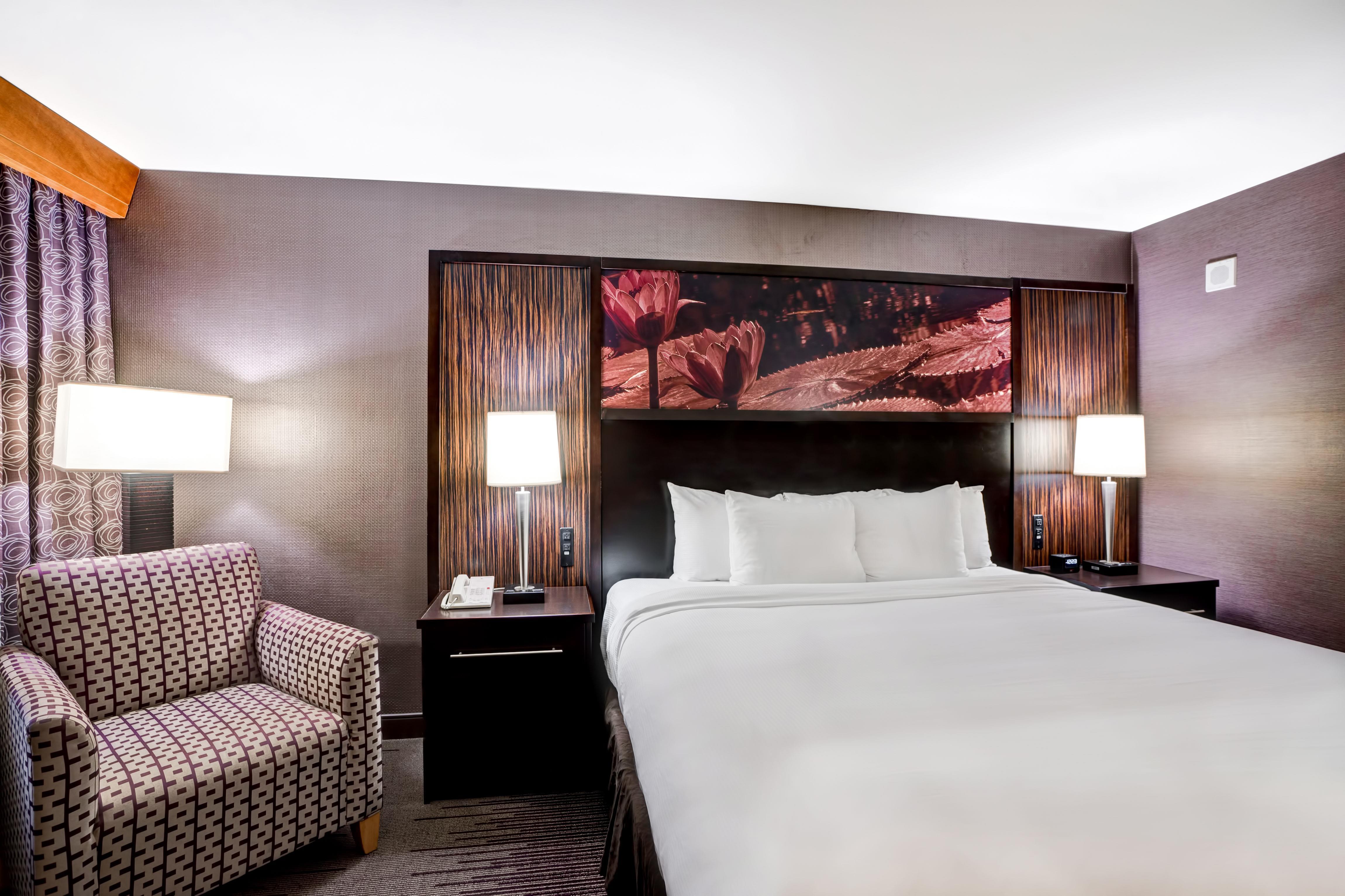 DoubleTree by Hilton Downtown Wilmington - Legal District Room Type - 1 QUEEN EXEC MOB ACC TUB
