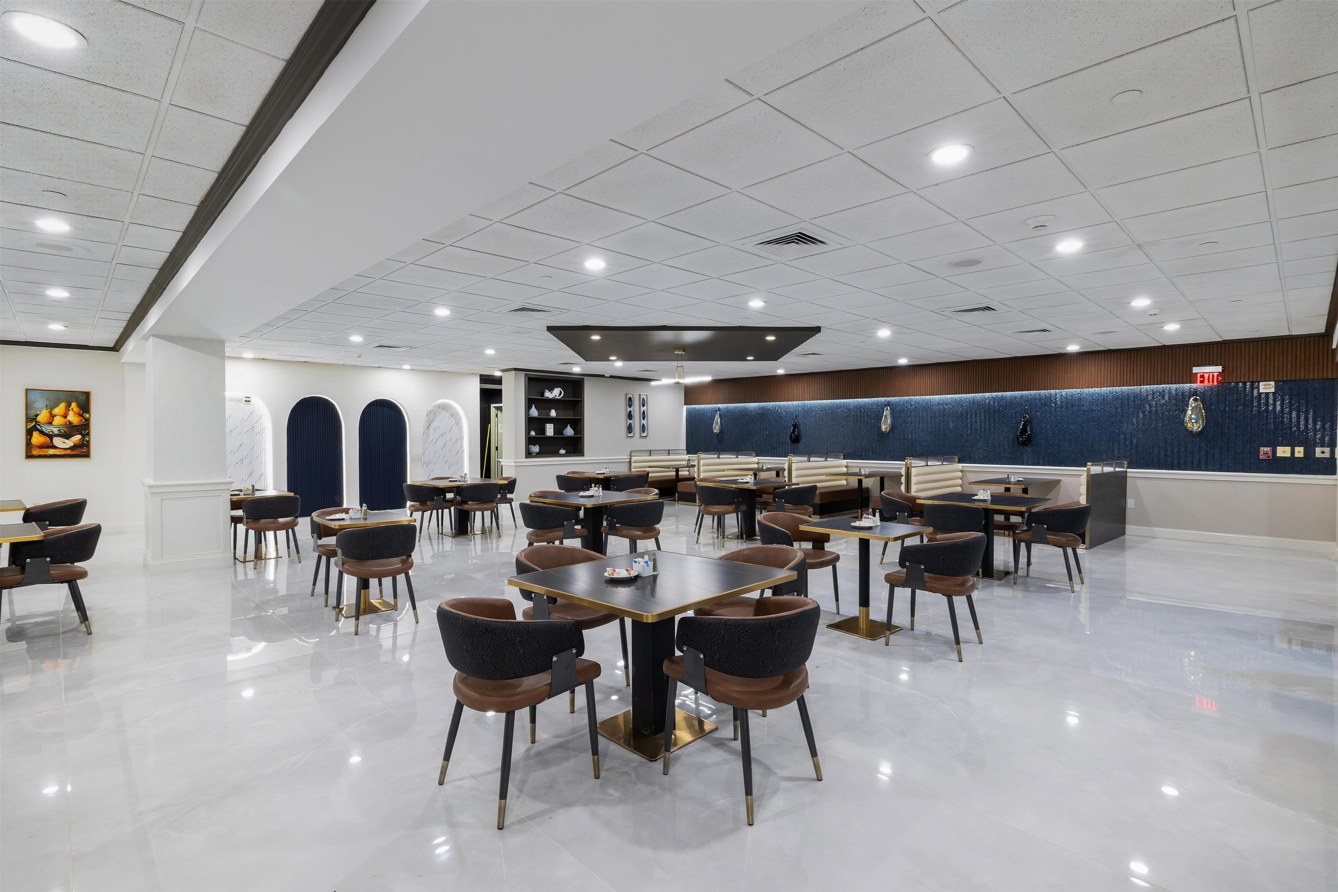 Breakfast Area | DoubleTree by Hilton Downtown Wilmington - Legal District