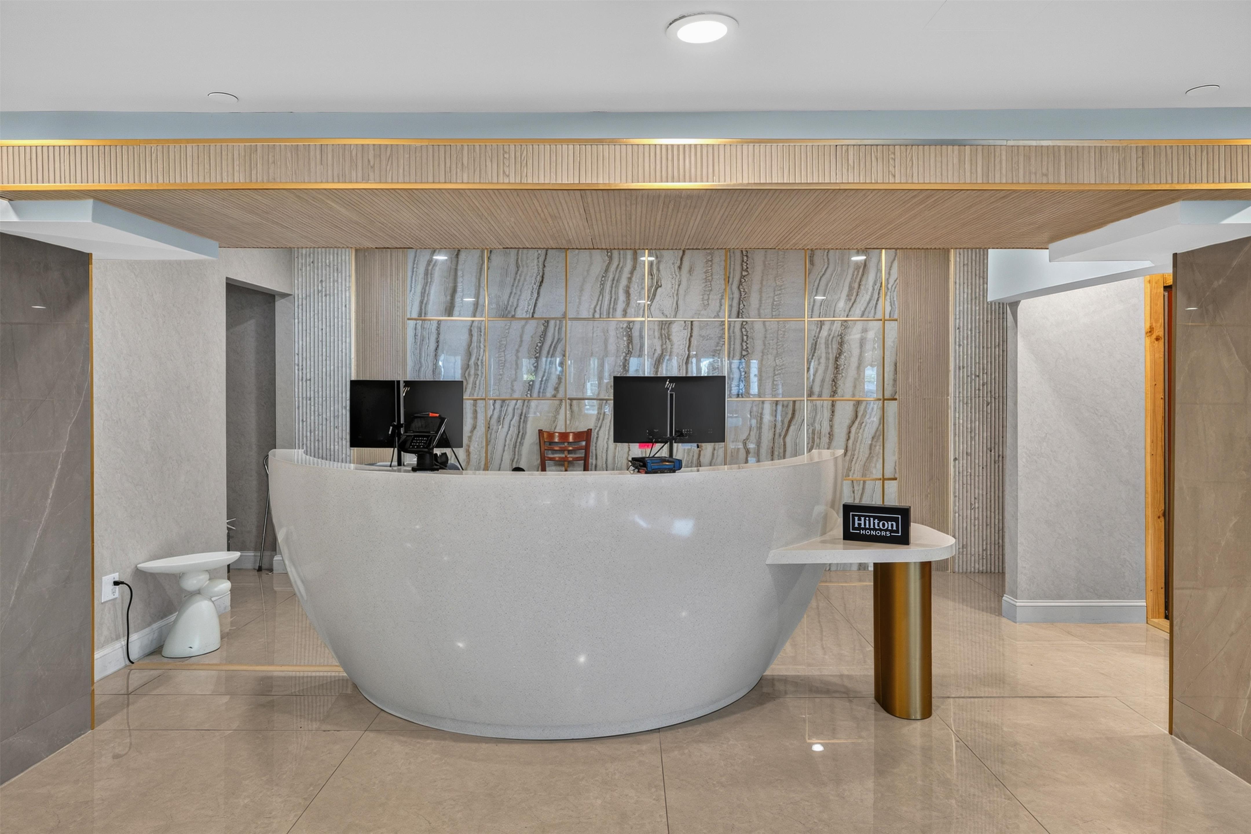 Reception | DoubleTree by Hilton Downtown Wilmington - Legal District