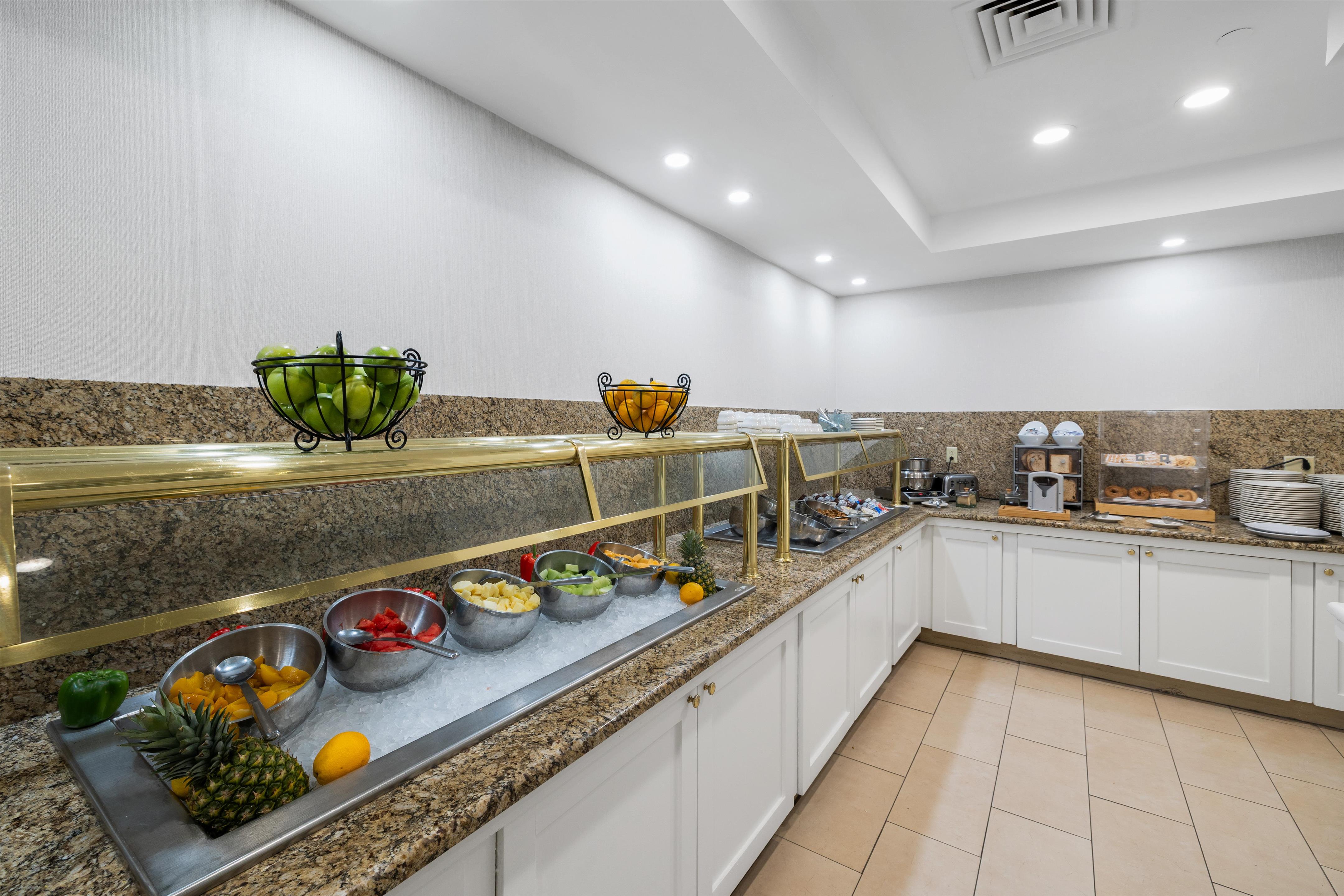 Breakfast Area | DoubleTree by Hilton Downtown Wilmington - Legal District