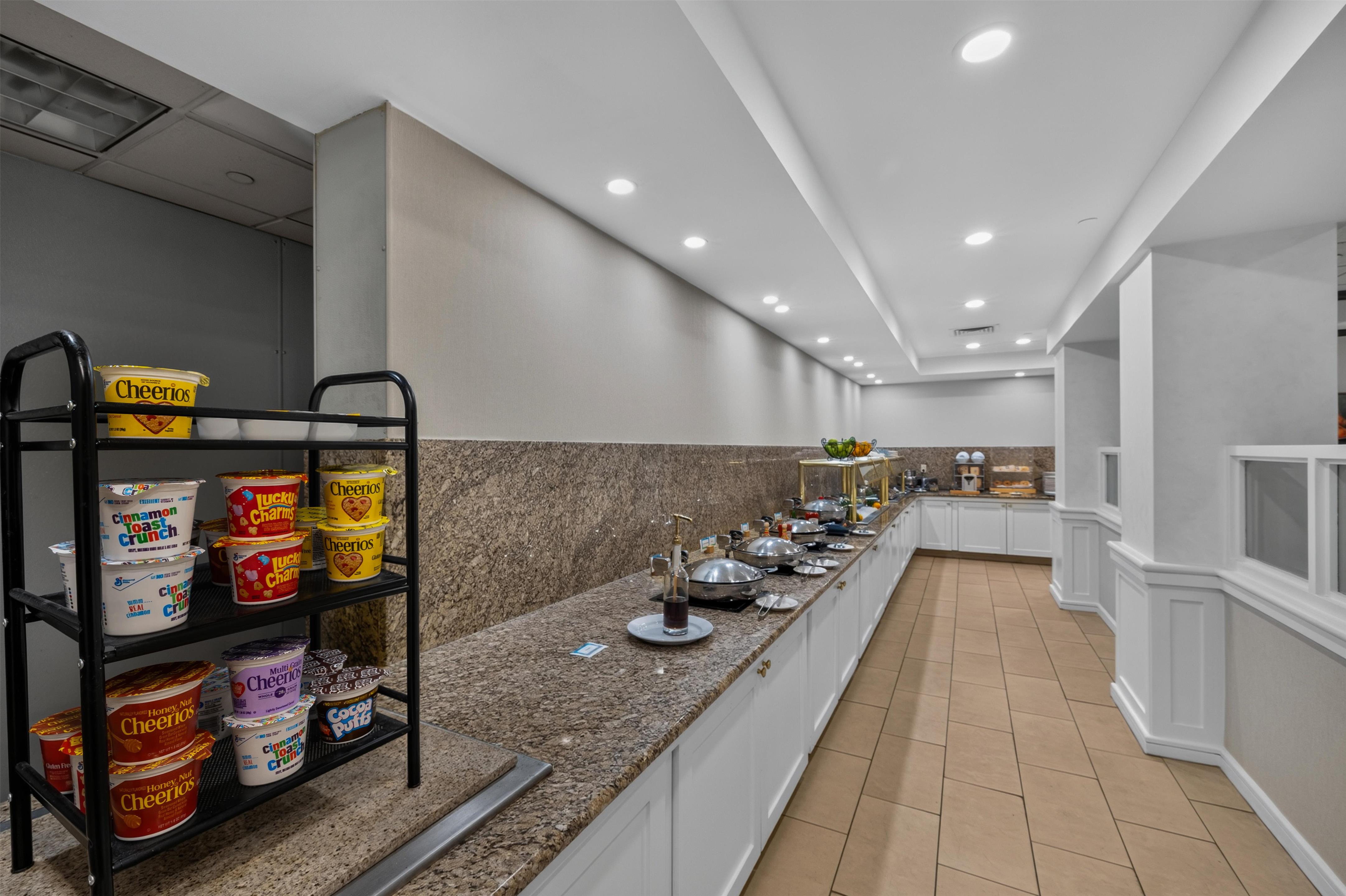 Breakfast Area | DoubleTree by Hilton Downtown Wilmington - Legal District