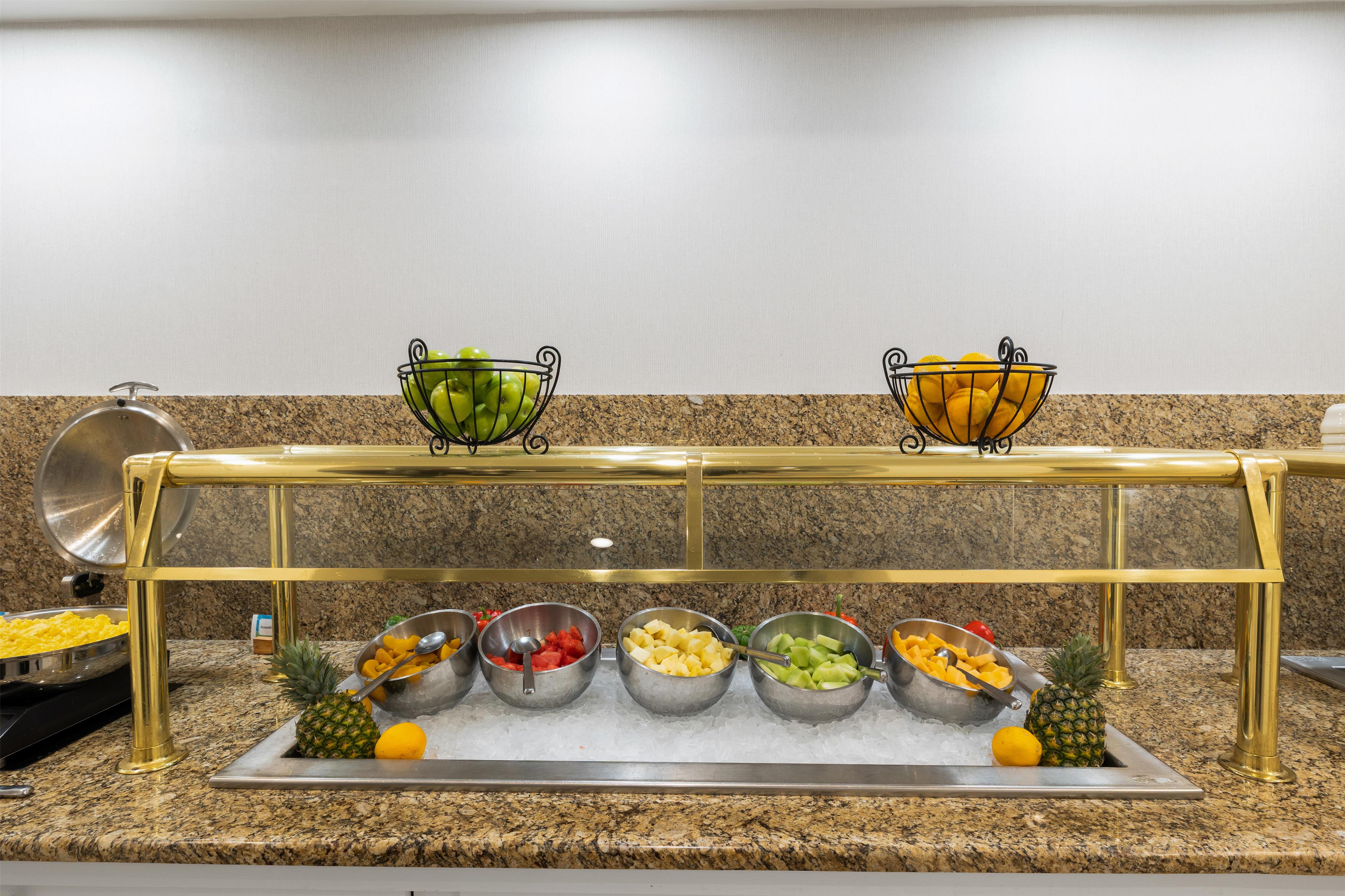 Breakfast Area | DoubleTree by Hilton Downtown Wilmington - Legal District