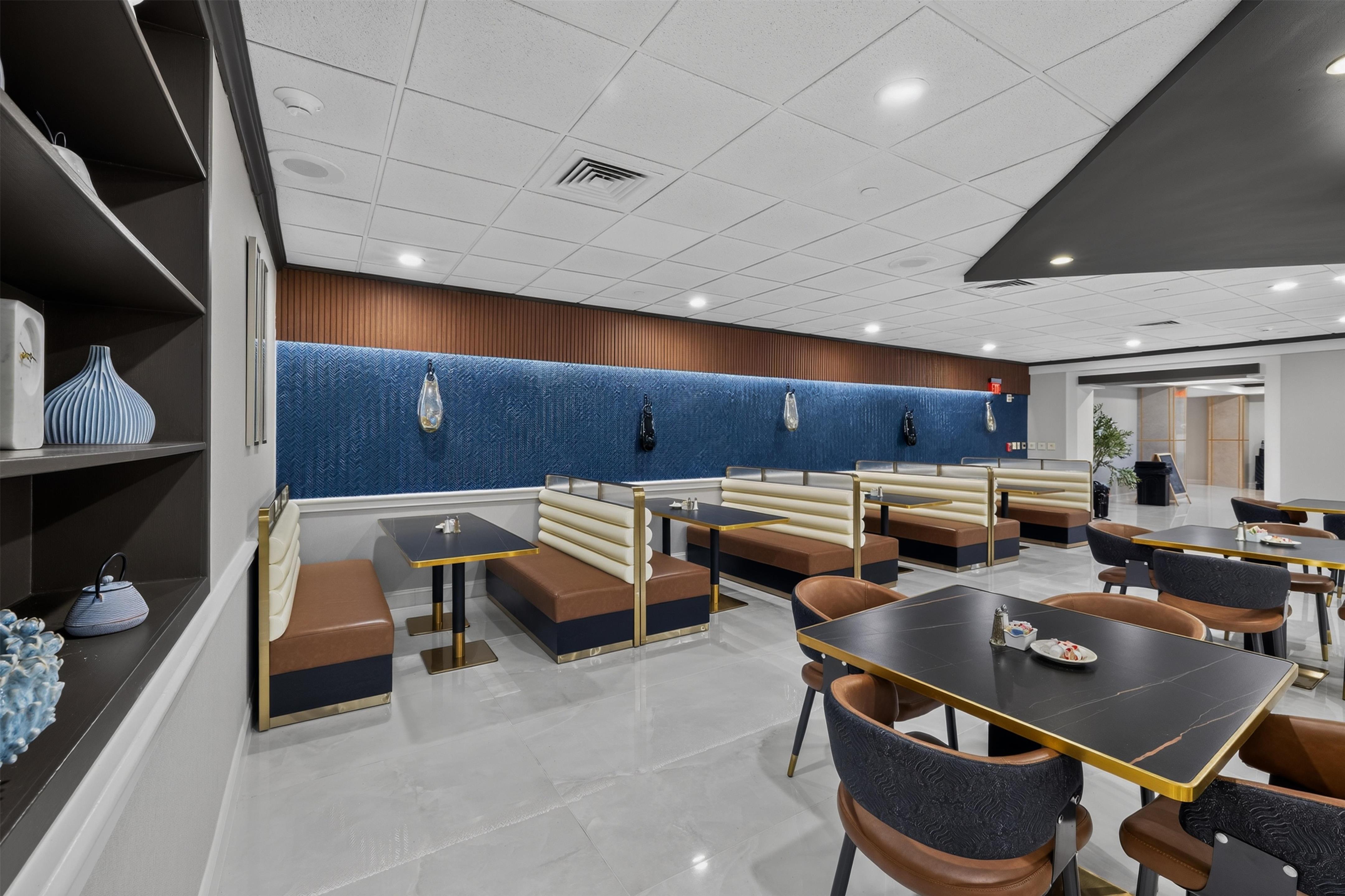 Breakfast Area | DoubleTree by Hilton Downtown Wilmington - Legal District