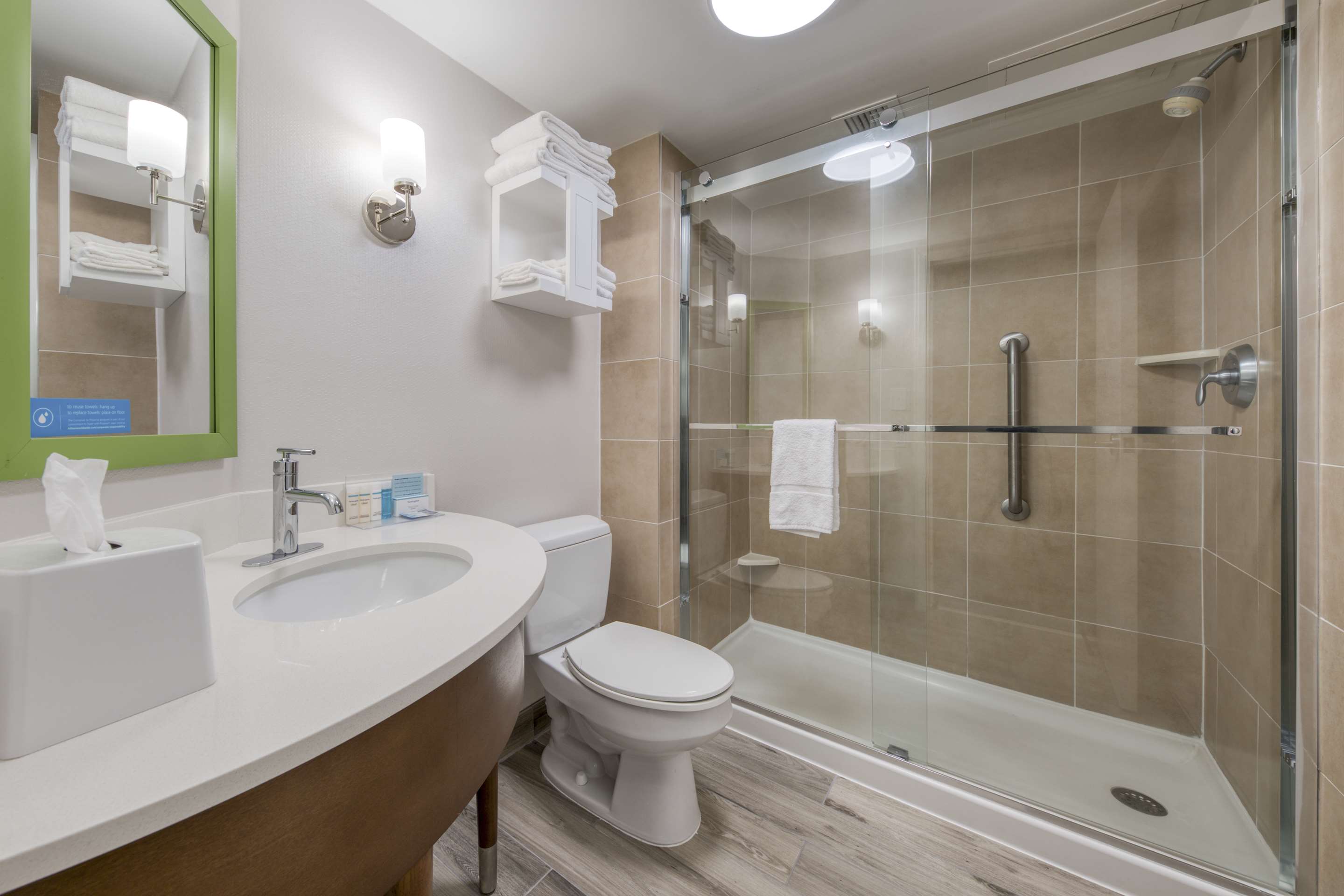 Guest room bath