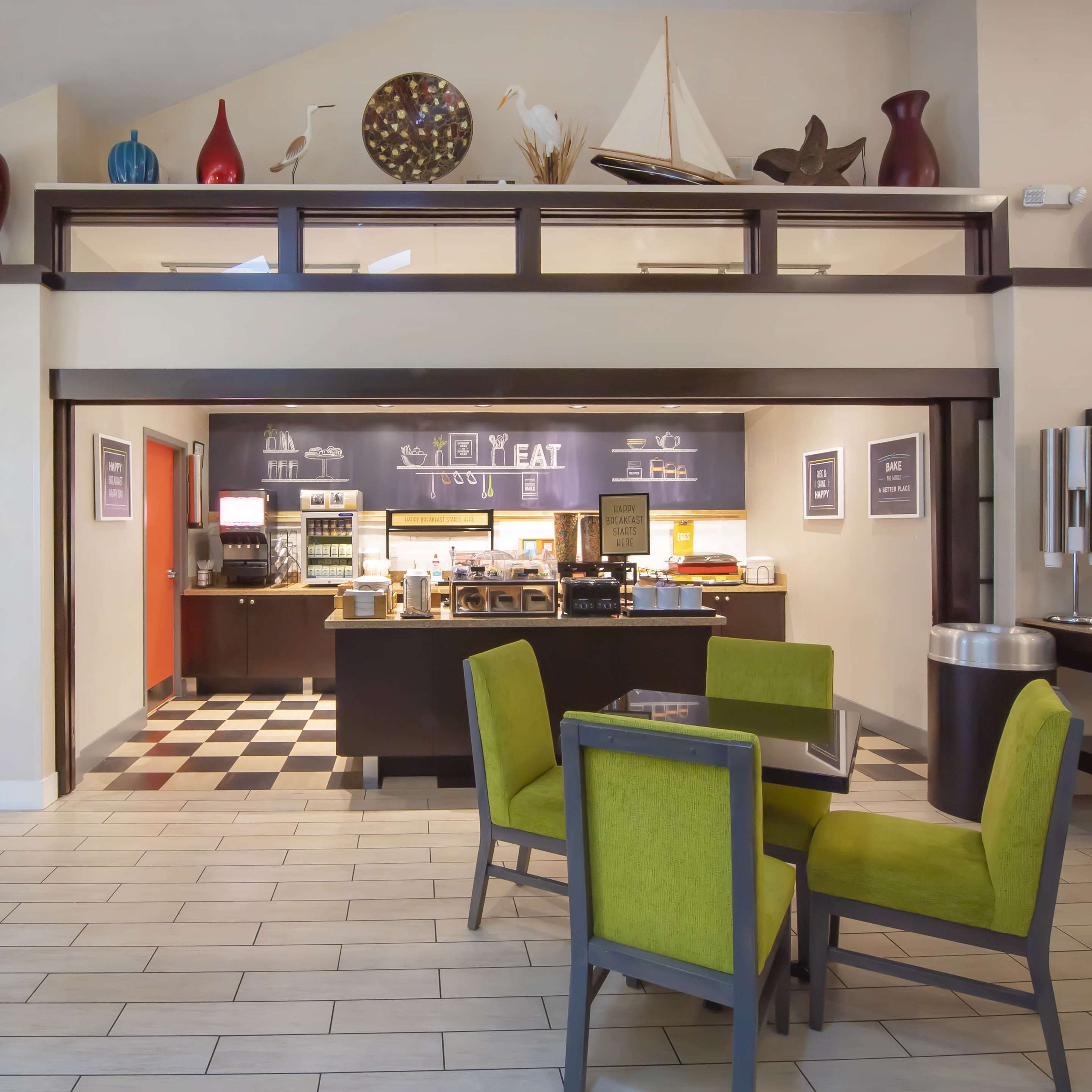 Breakfast Area | Hampton Inn & Suites Wilmington/Wrightsville Beach