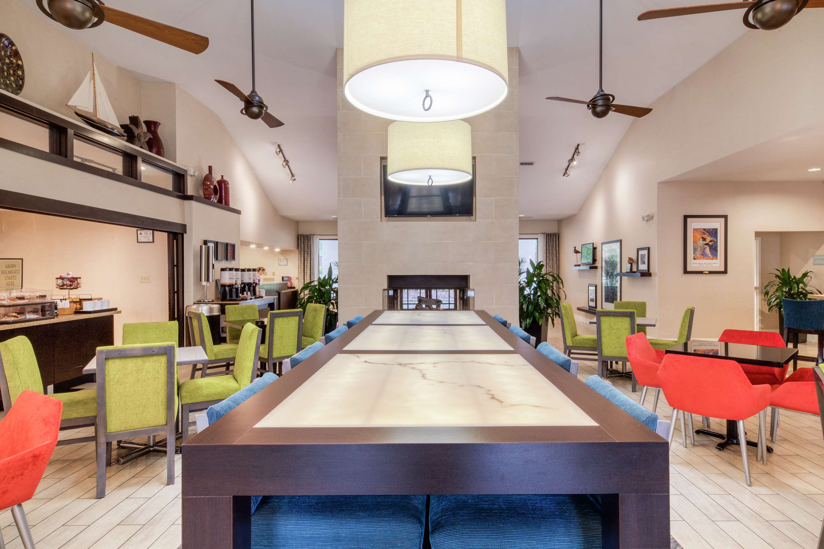 Breakfast Area | Hampton Inn & Suites Wilmington/Wrightsville Beach