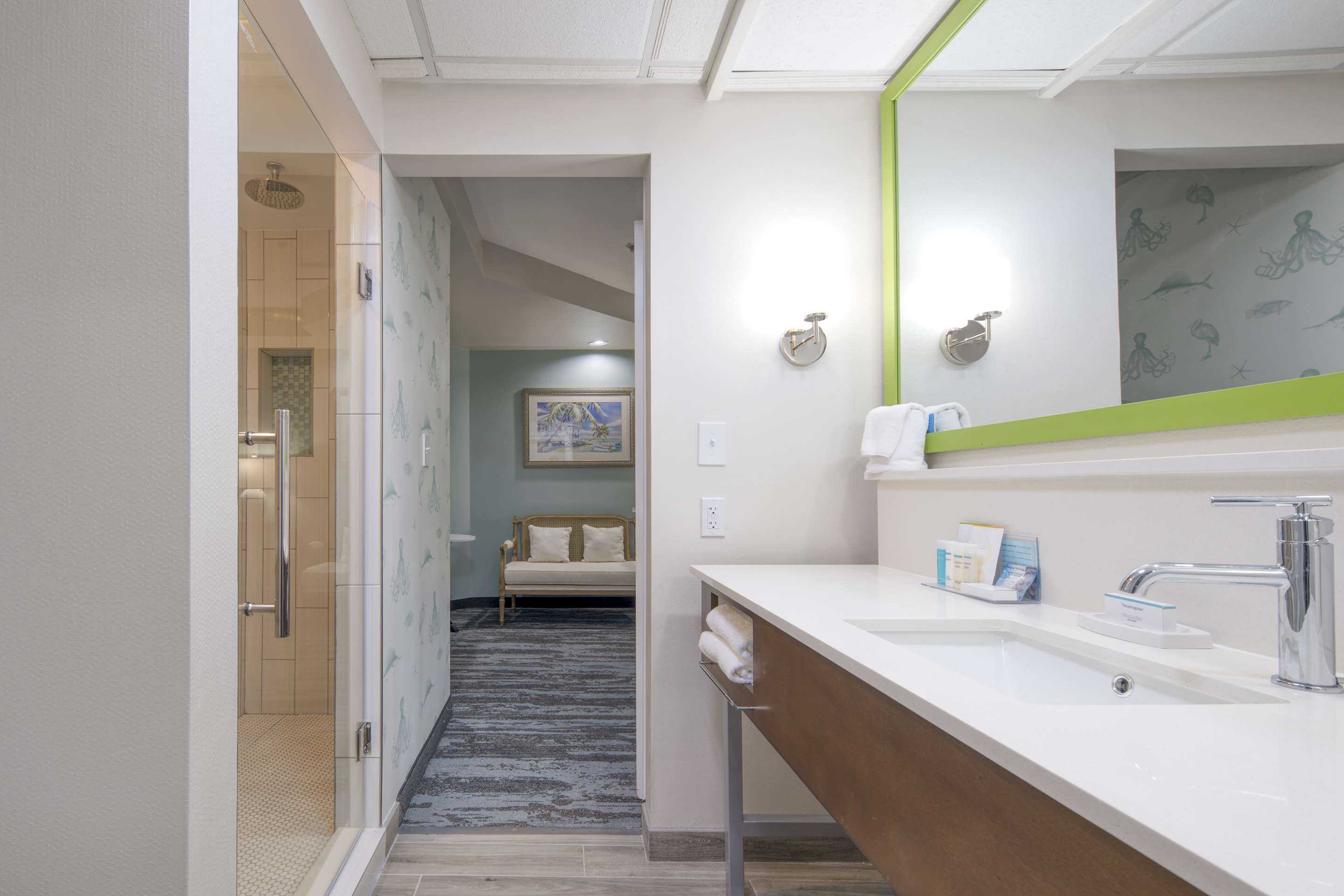 Guest room bath