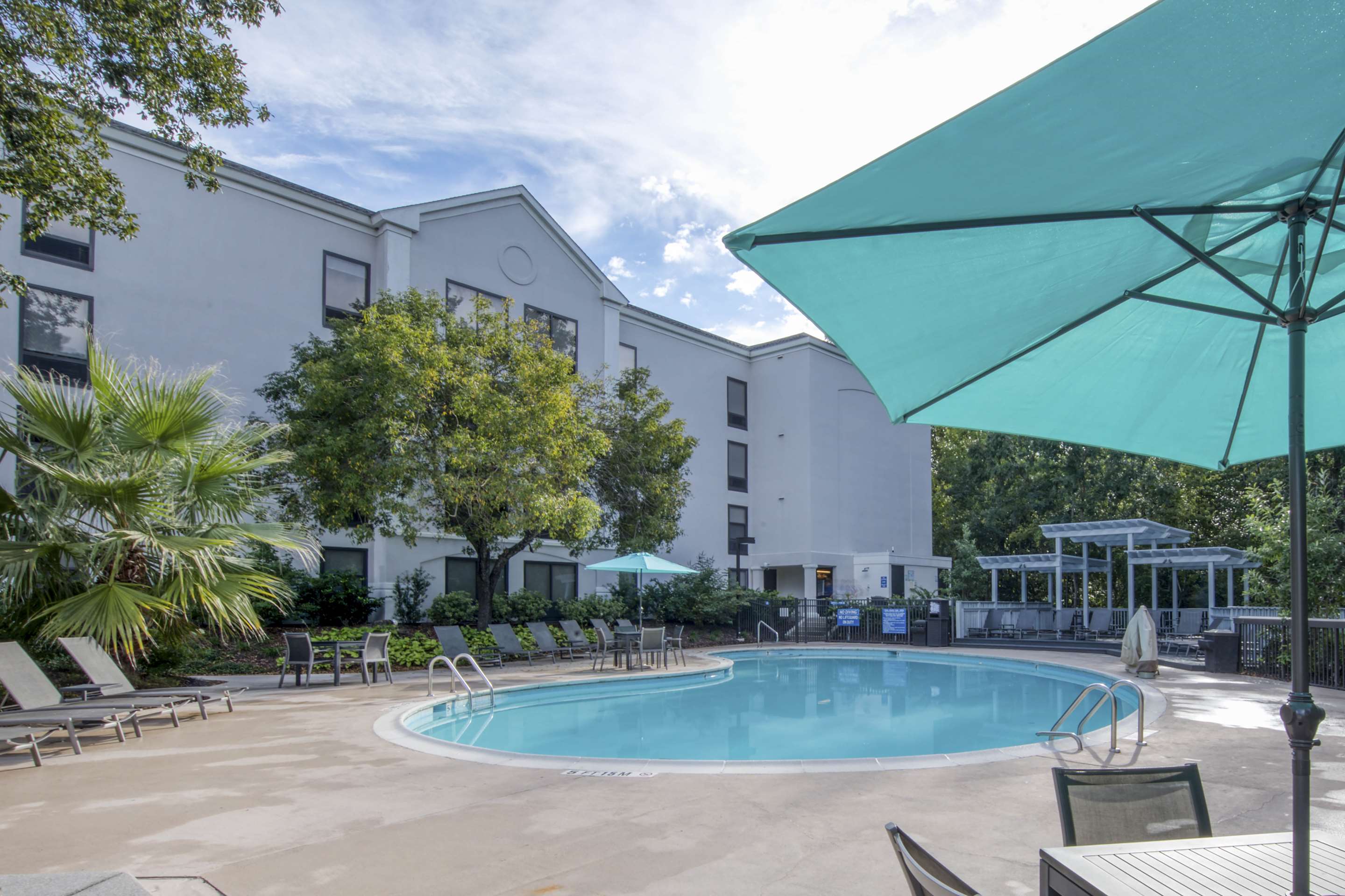 Pool | Hampton Inn & Suites Wilmington/Wrightsville Beach
