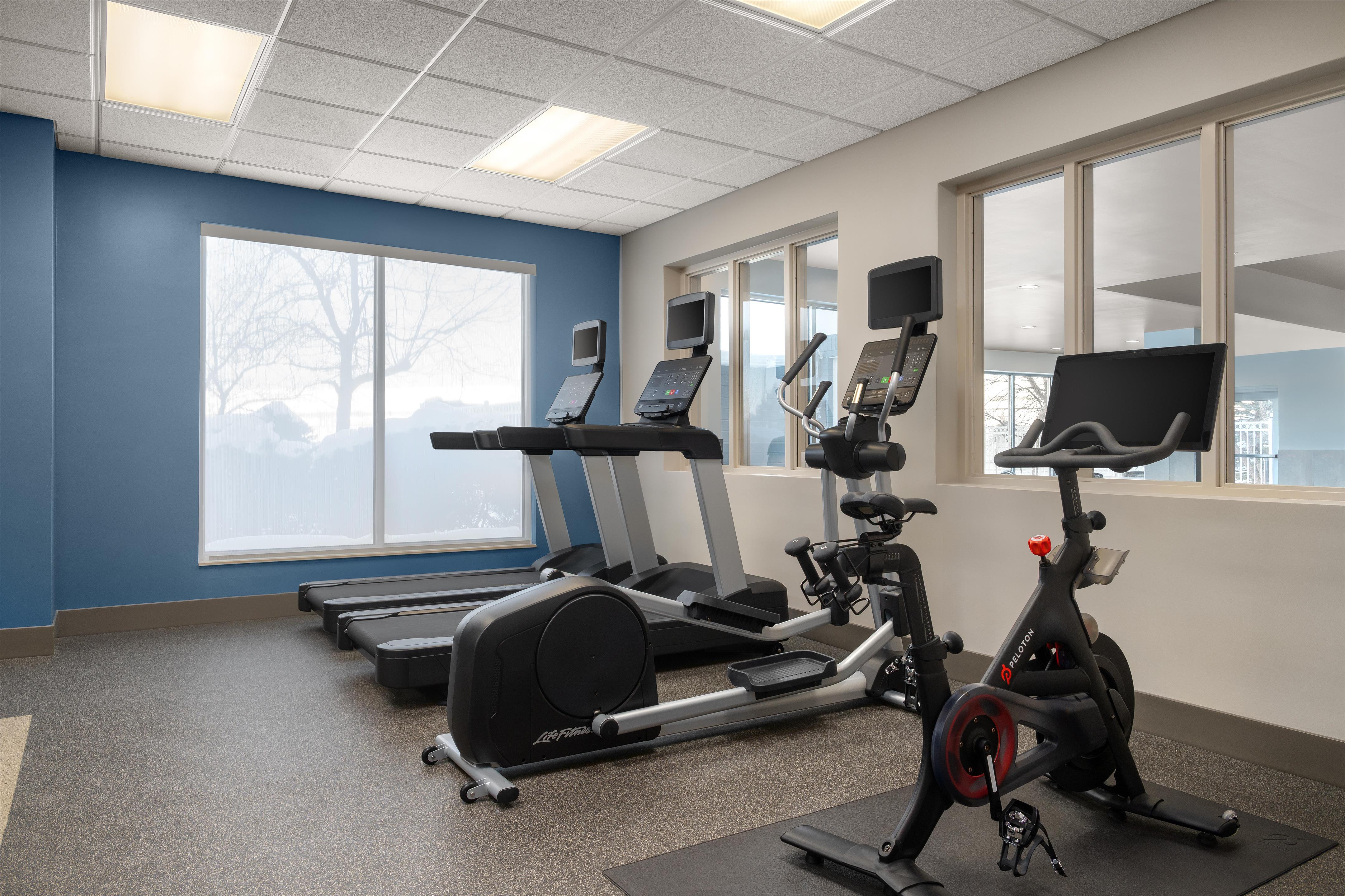Health club fitness center gym | Hilton Garden Inn Indianapolis/Carmel