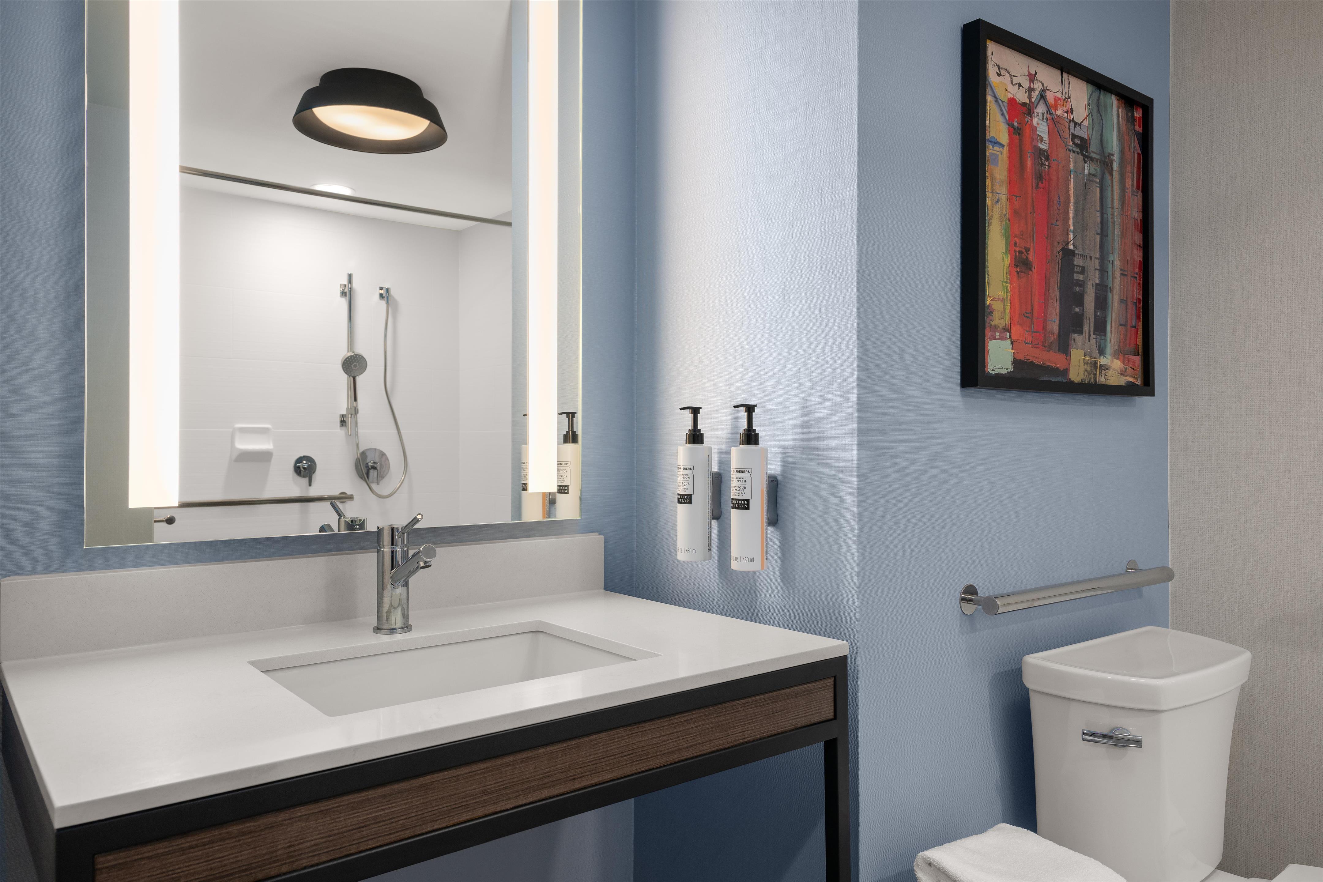 Guest room bath