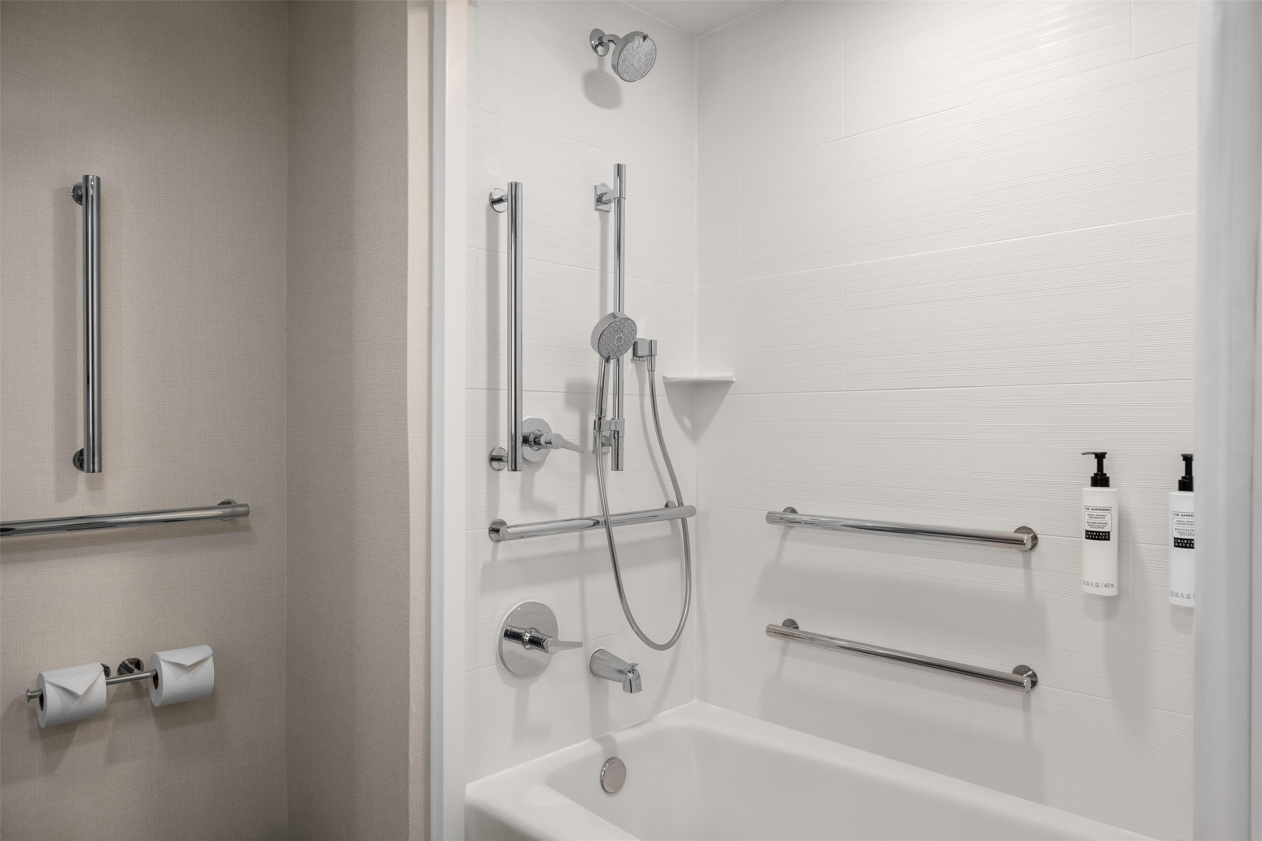 Guest room bath