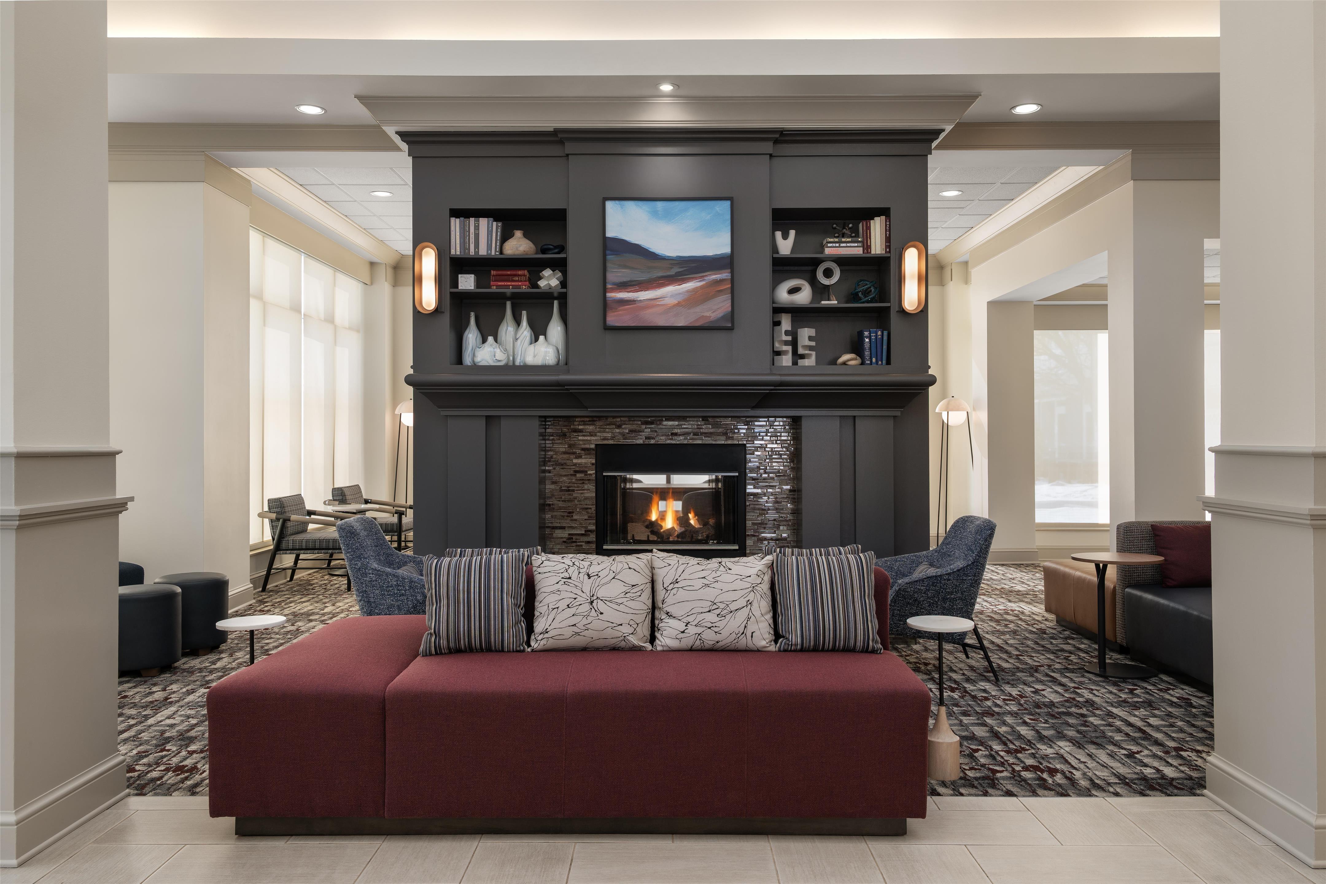 Lobby | Hilton Garden Inn Indianapolis/Carmel