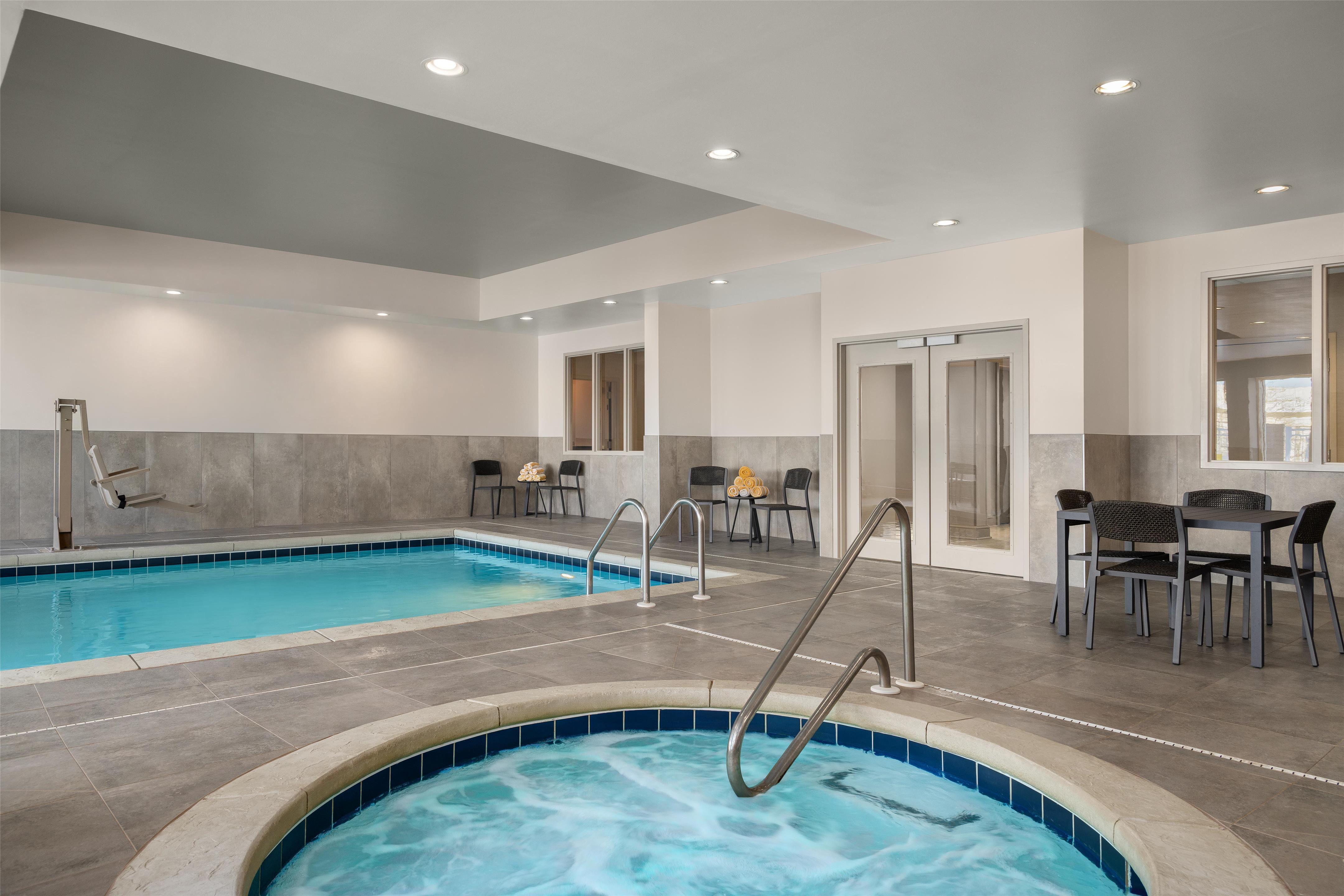 Pool | Hilton Garden Inn Indianapolis/Carmel