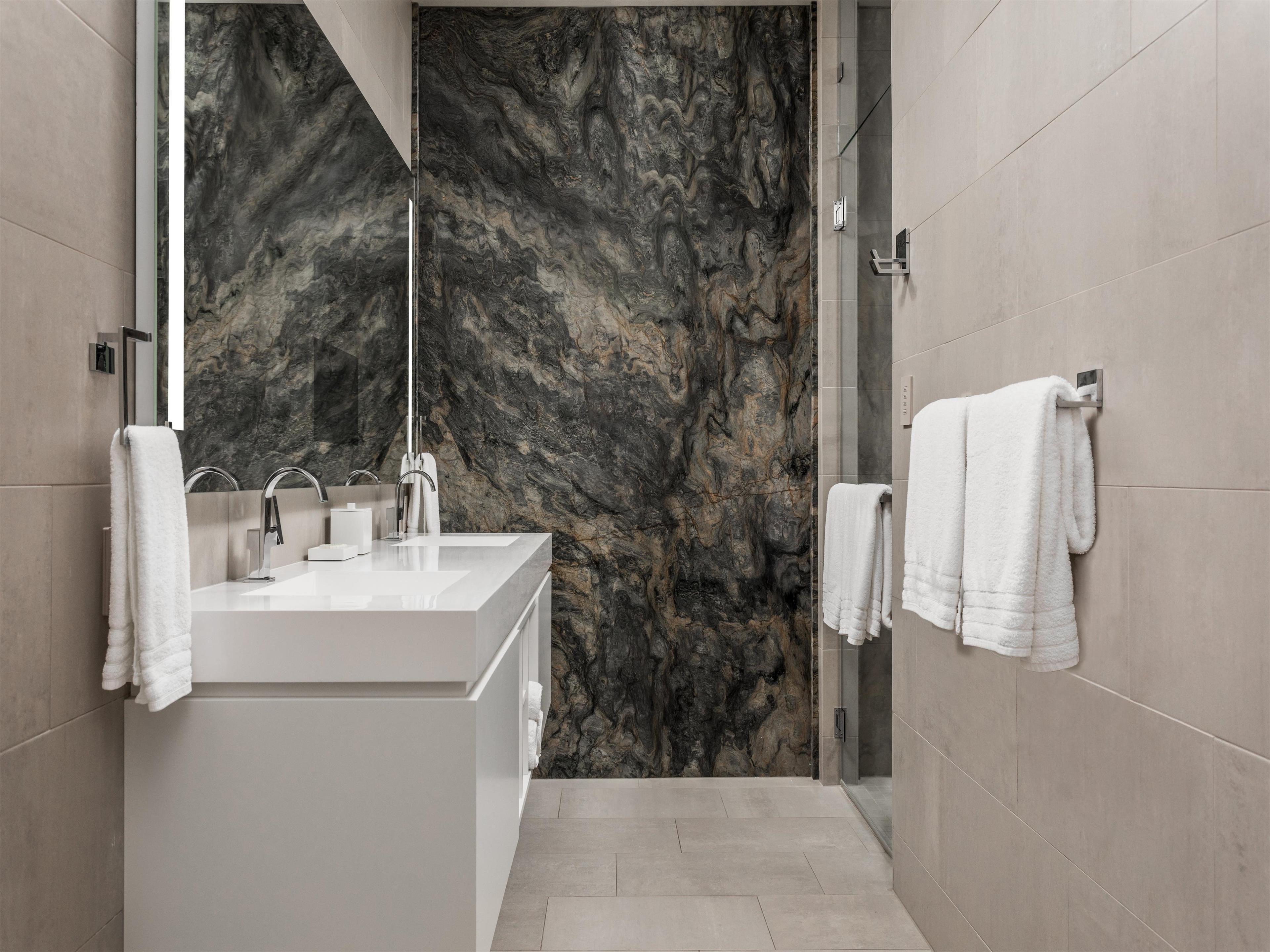 Guest room bath