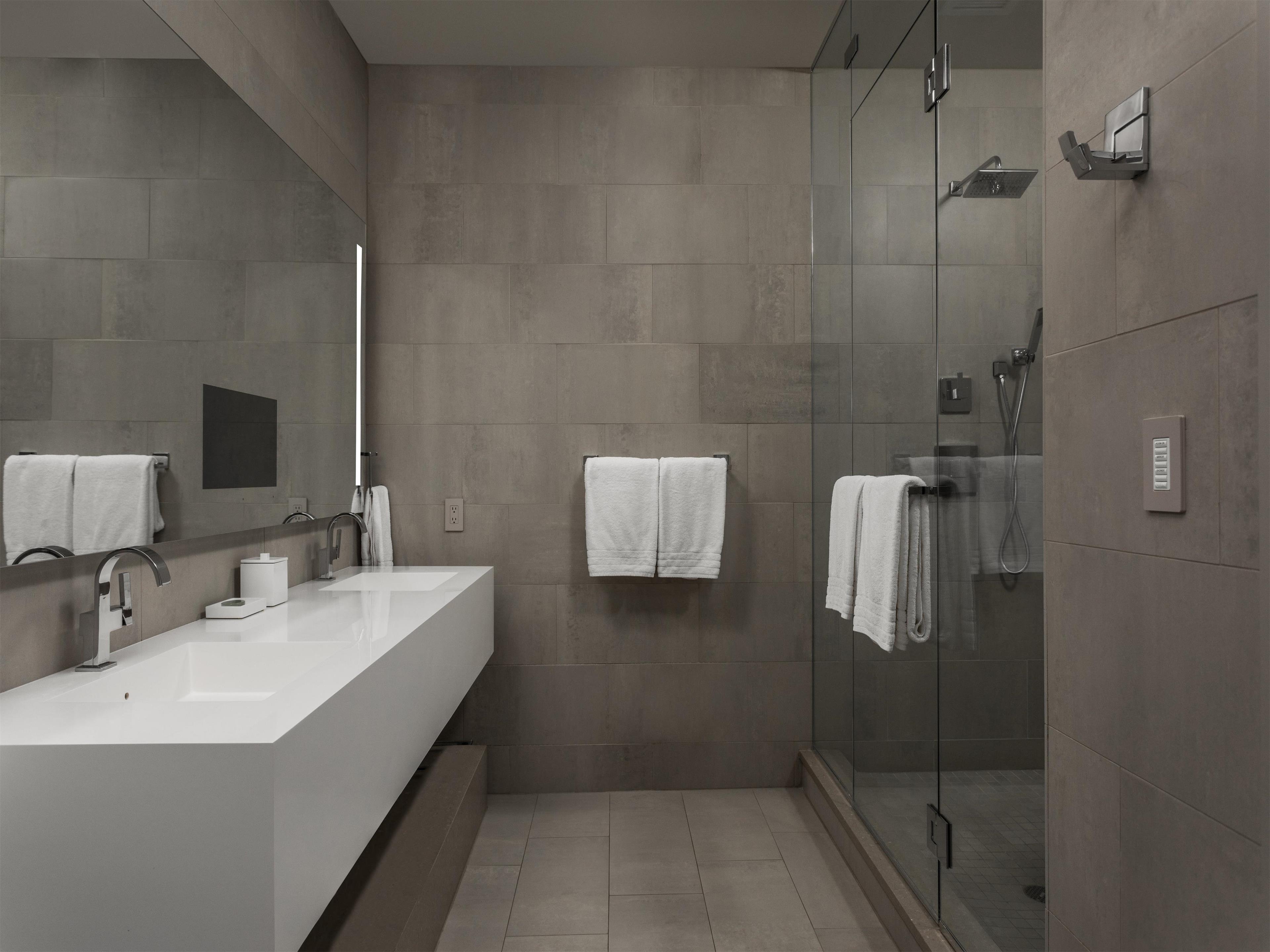Guest room bath