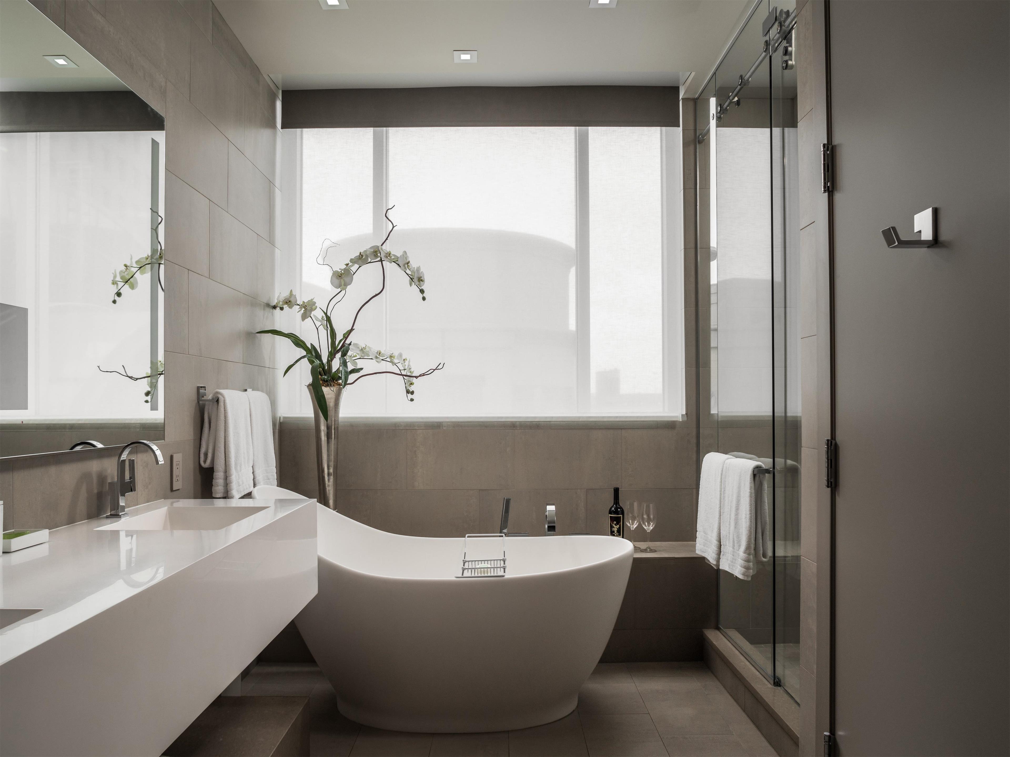 Guest room bath