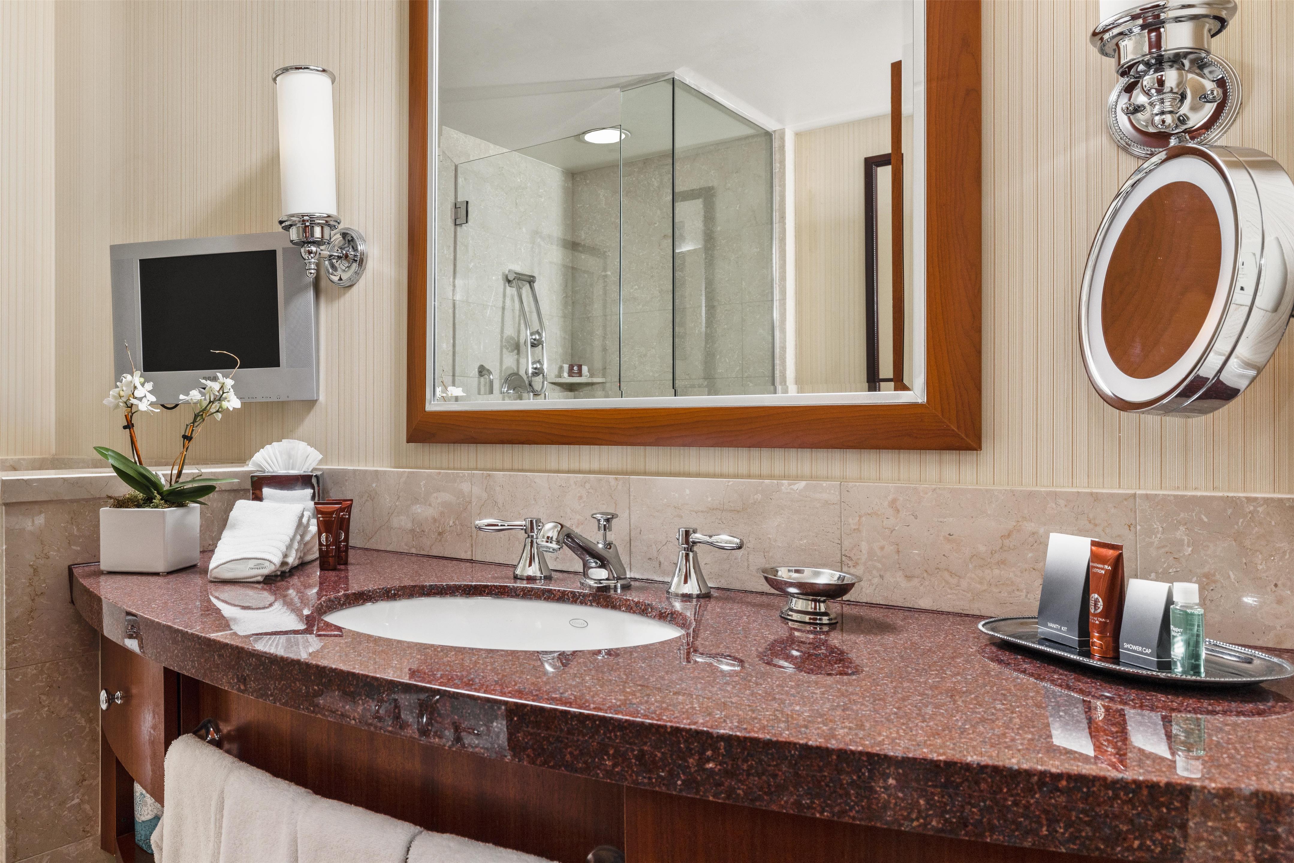 Guest room bath