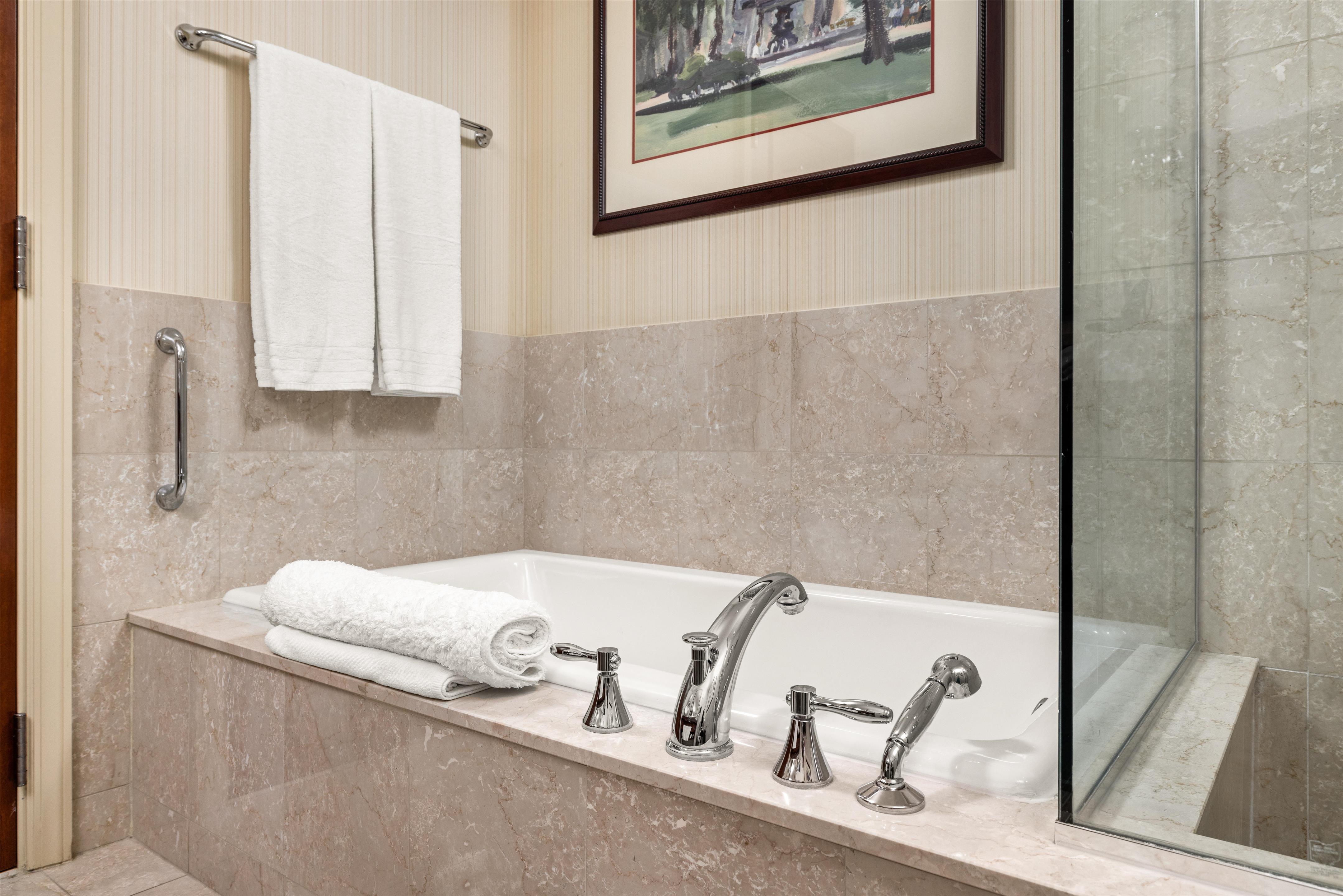 Guest room bath