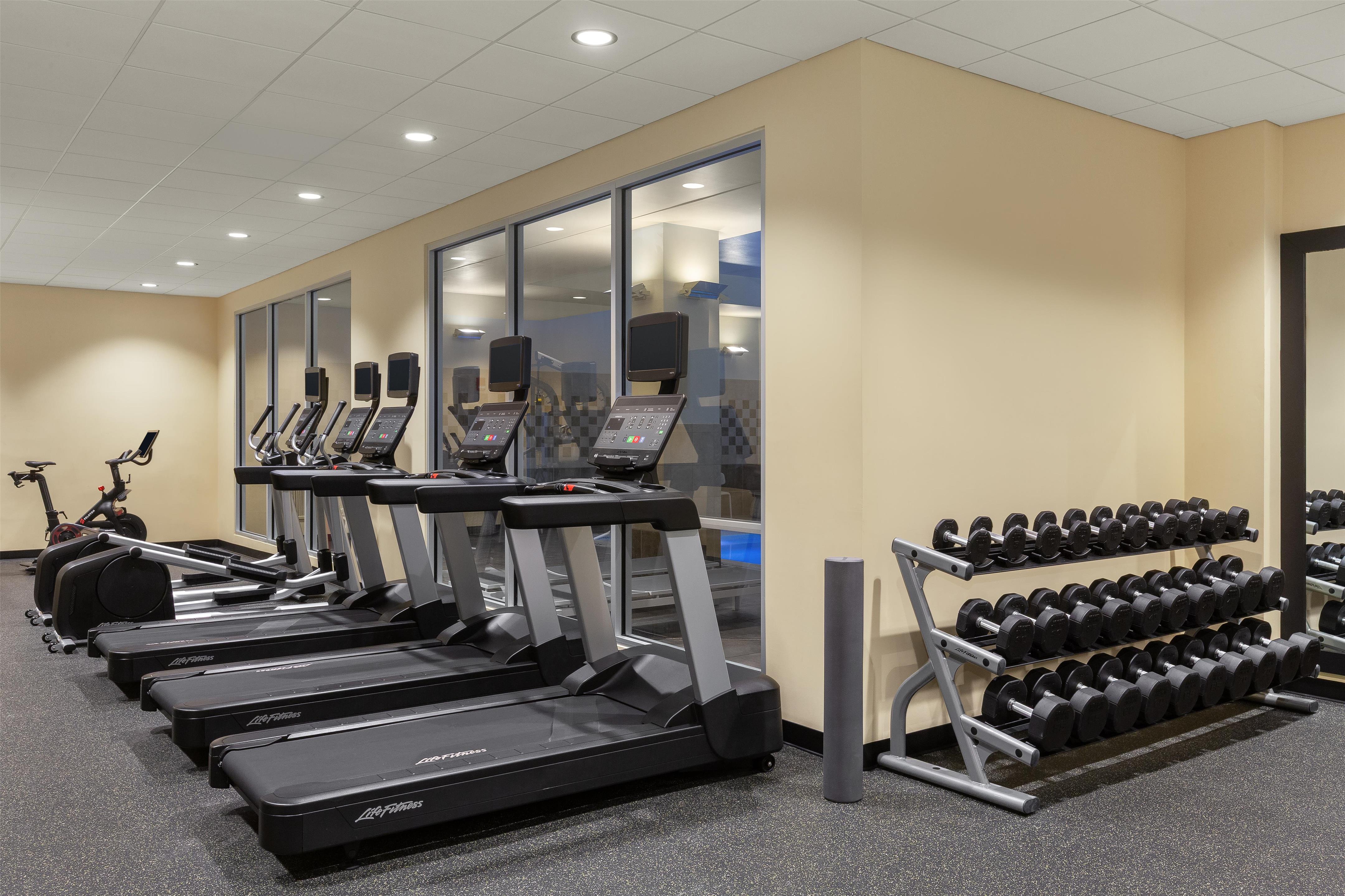 Health club fitness center gym | Hilton Garden Inn Indianapolis Downtown