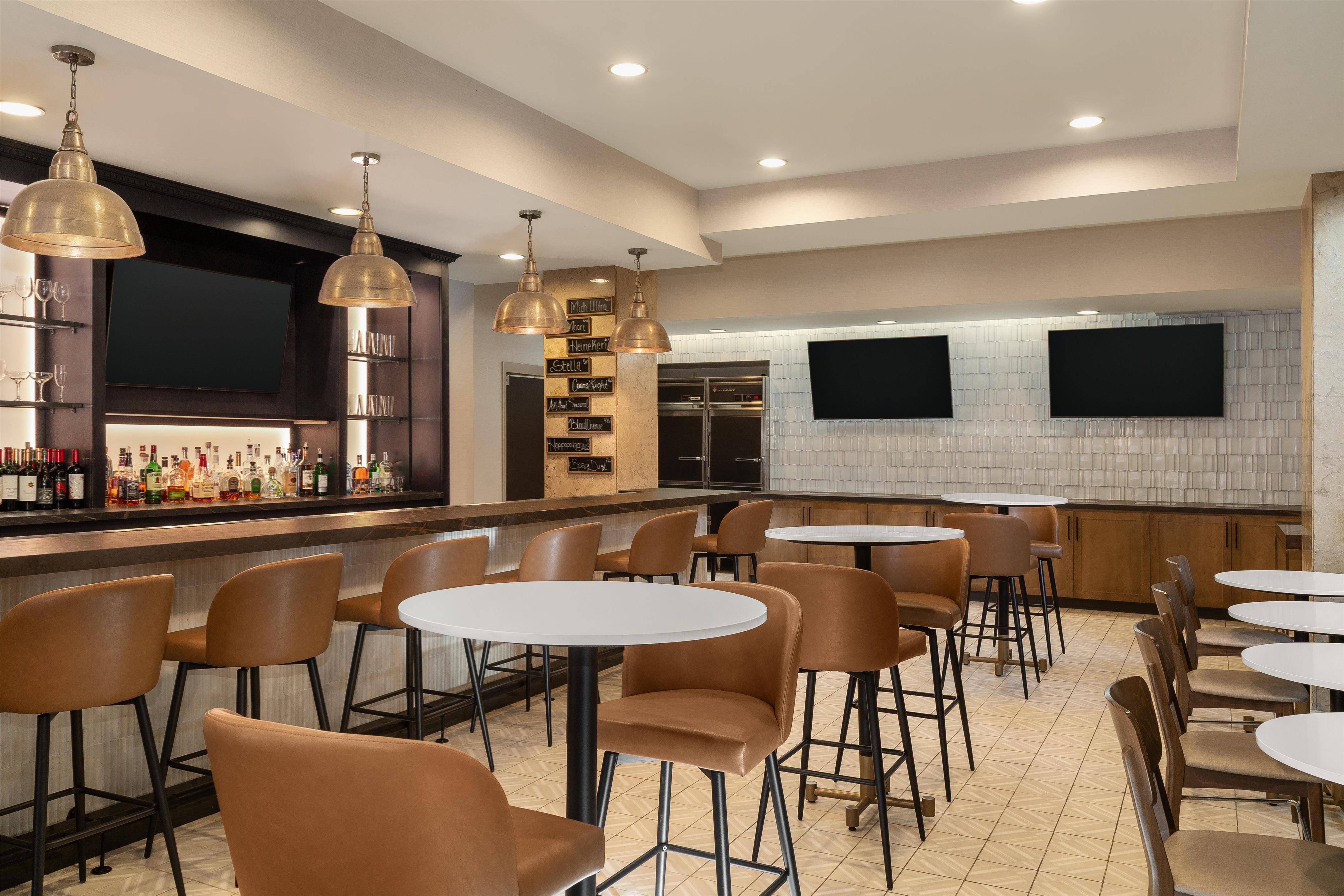 BarLounge | Hilton Garden Inn Indianapolis Downtown