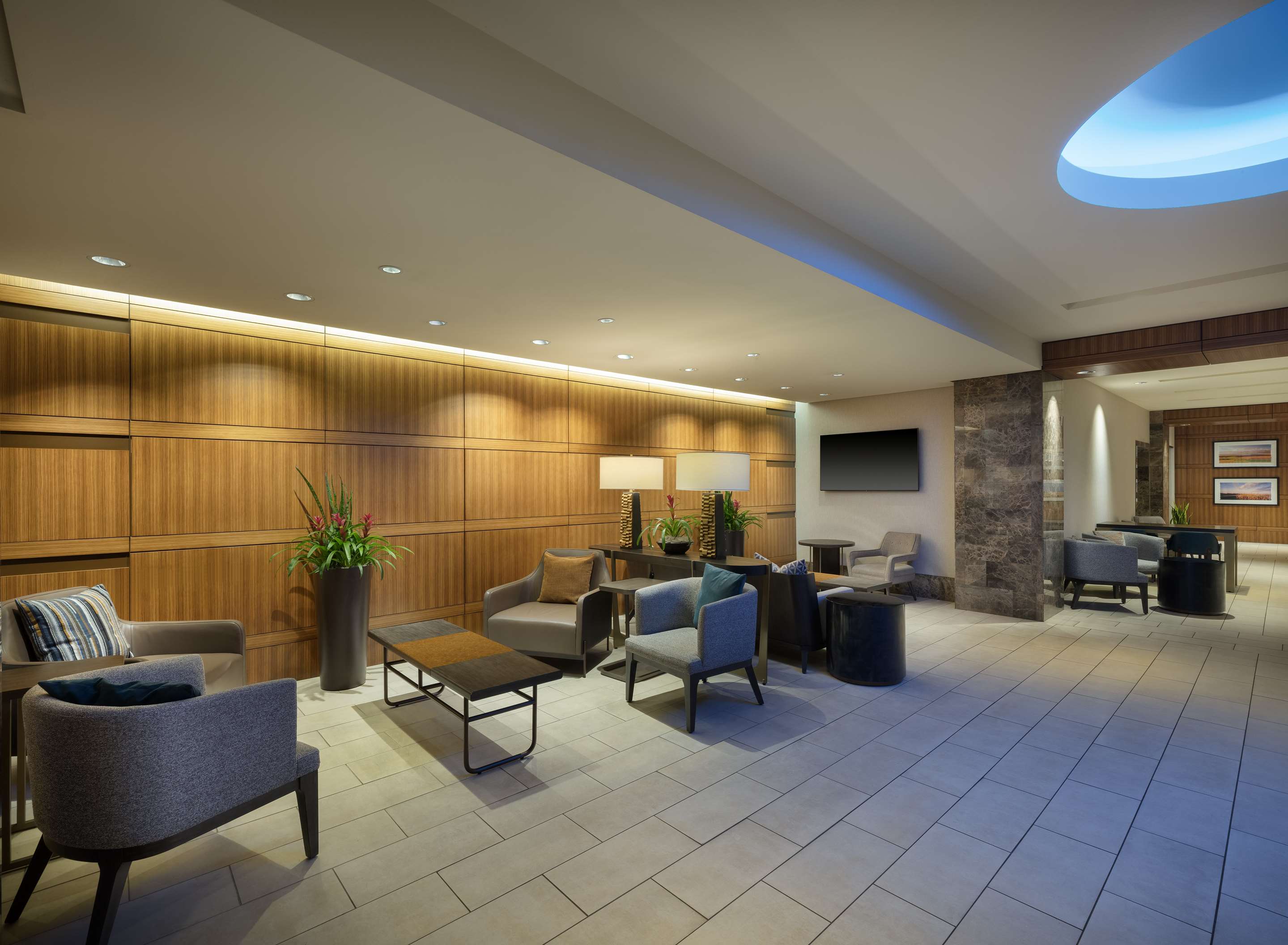 Lobby | Hilton Indianapolis Hotel & Suites