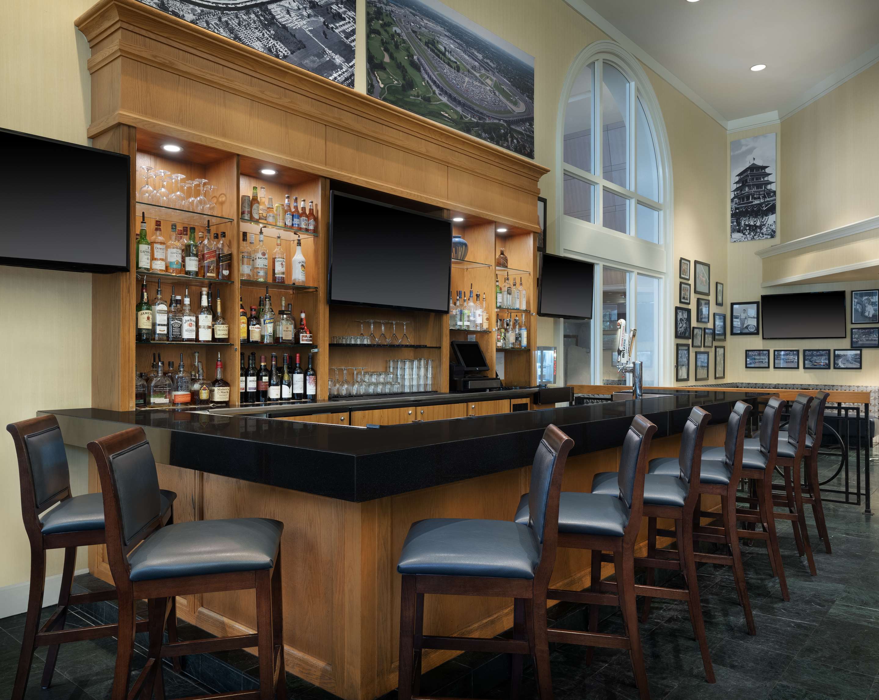 BarLounge | Hilton Indianapolis Hotel & Suites