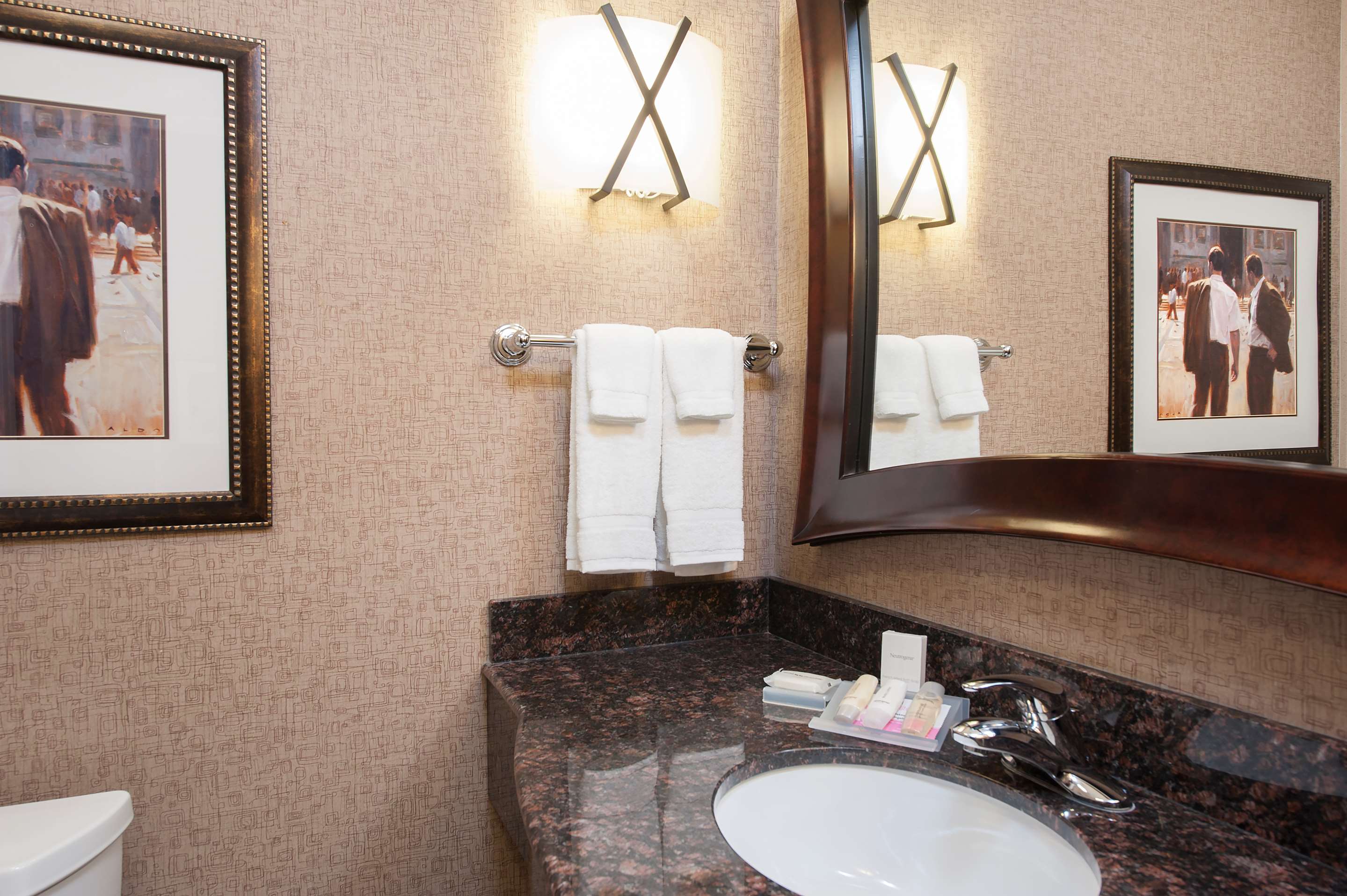 Guest room bath